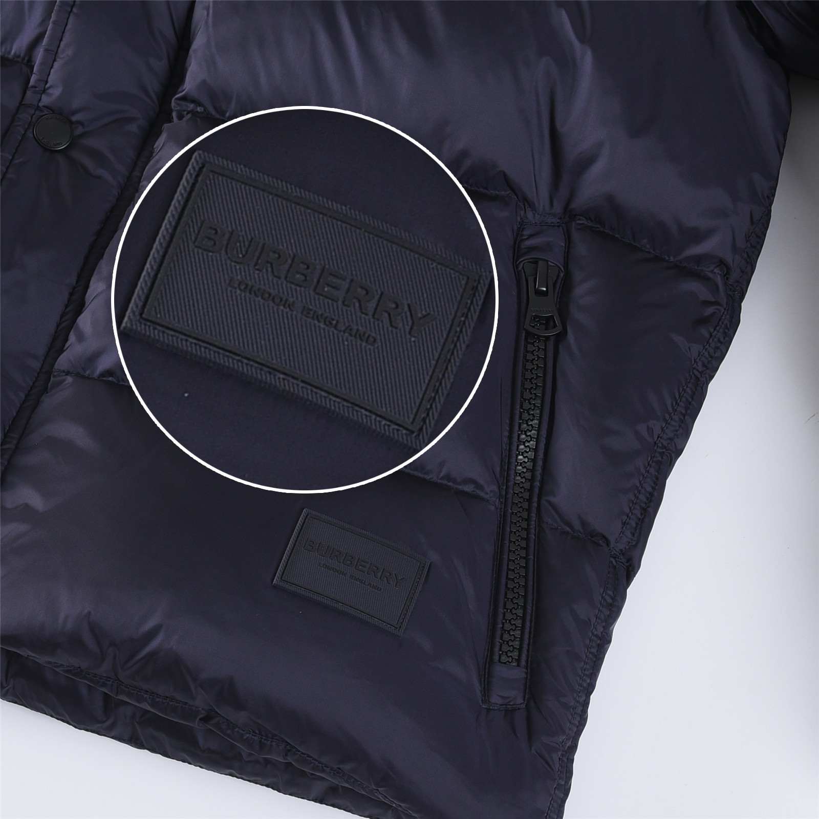 #正品级:𝗕𝘂𝗿𝗯𝗲𝗿𝗿𝘆博柏利 /巴宝莉 FW25 秋冬新品锦纶纯色时尚连帽羽绒服男女款#B06# 𝗦