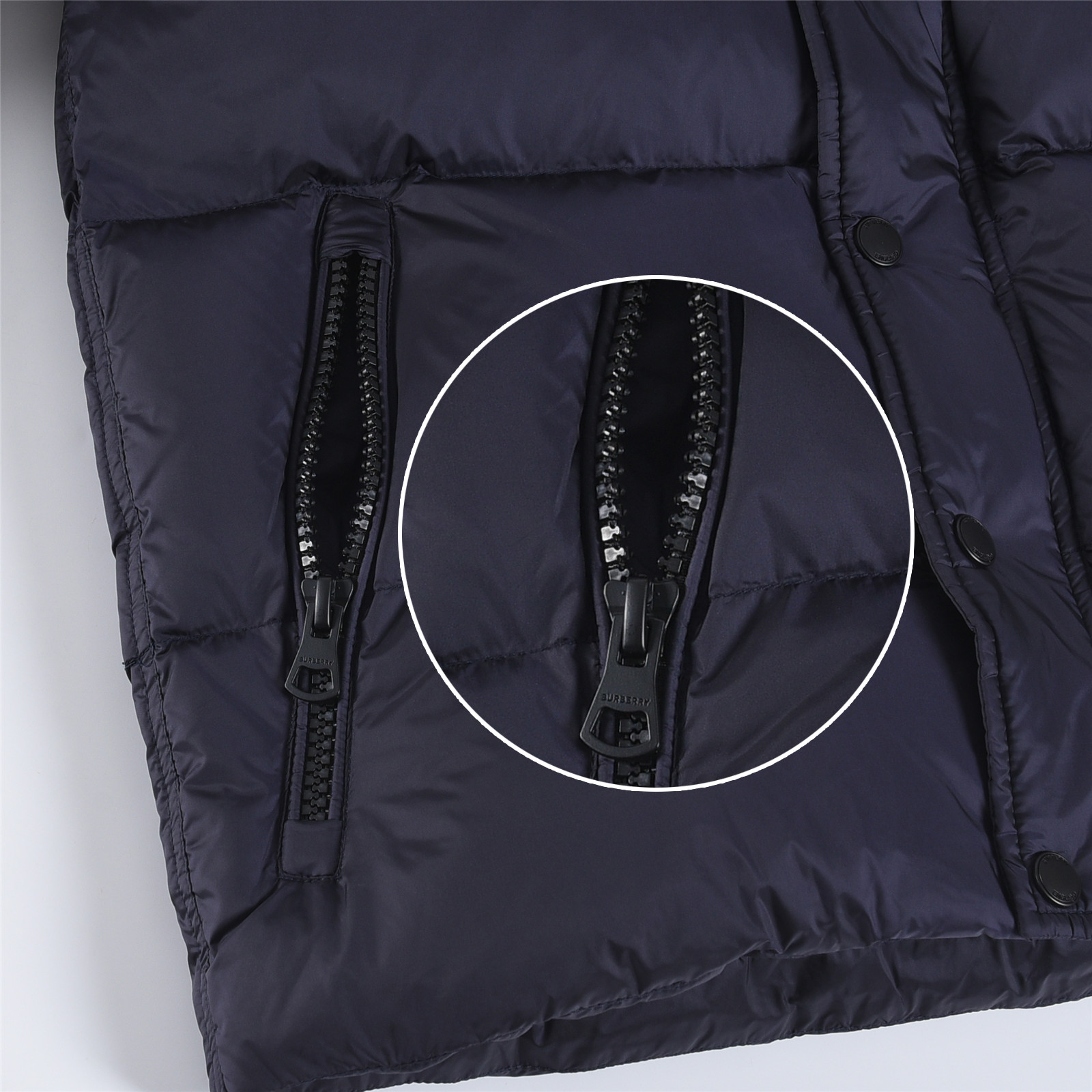 #正品级:𝗕𝘂𝗿𝗯𝗲𝗿𝗿𝘆博柏利 /巴宝莉 FW25 秋冬新品锦纶纯色时尚连帽羽绒服男女款#B06# 𝗦