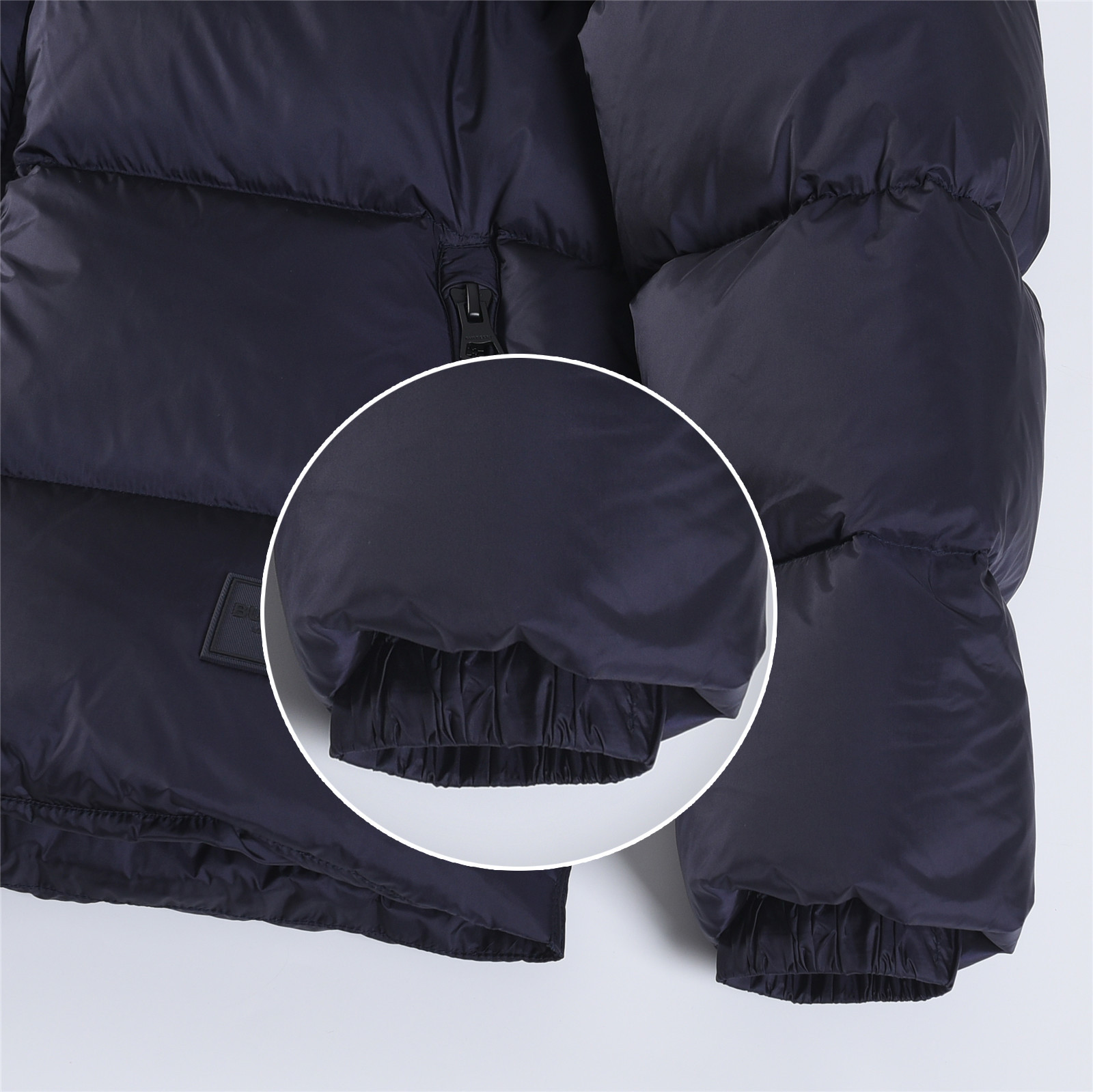 #正品级:𝗕𝘂𝗿𝗯𝗲𝗿𝗿𝘆博柏利 /巴宝莉 FW25 秋冬新品锦纶纯色时尚连帽羽绒服男女款#B06# 𝗦