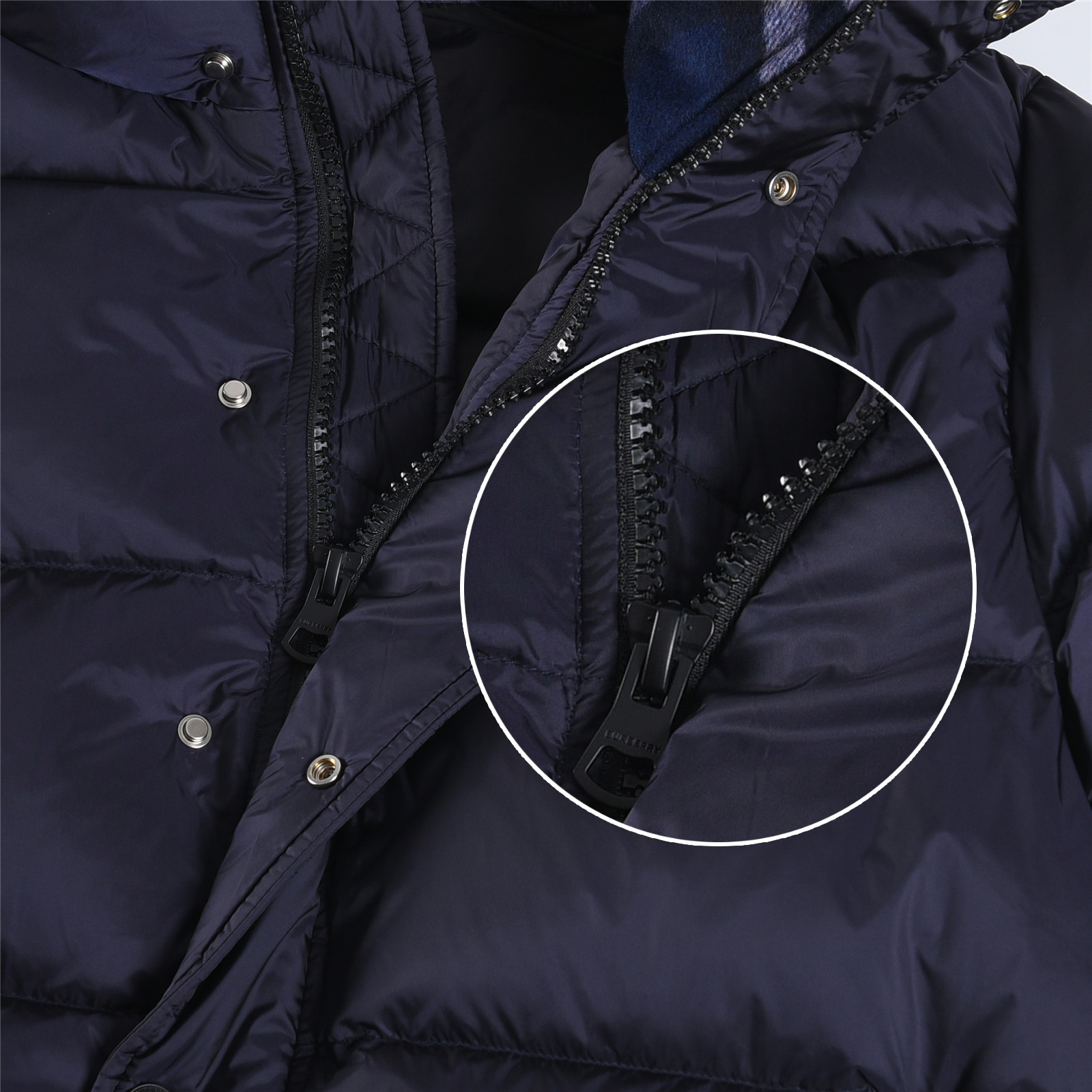 #正品级:𝗕𝘂𝗿𝗯𝗲𝗿𝗿𝘆博柏利 /巴宝莉 FW25 秋冬新品锦纶纯色时尚连帽羽绒服男女款#B06# 𝗦