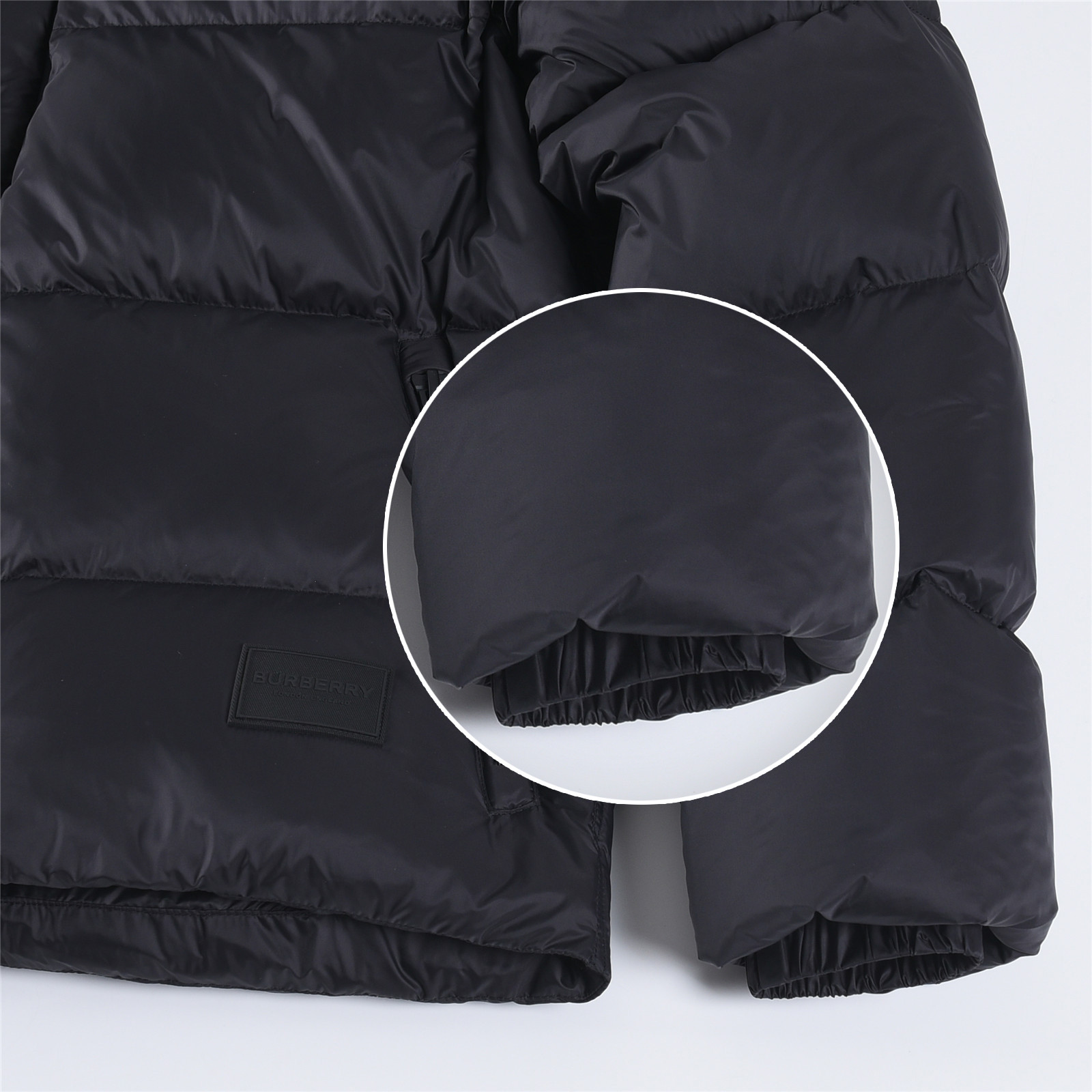 #正品级：𝗕𝘂𝗿𝗯𝗲𝗿𝗿𝘆博柏利 /巴宝莉 FW25 秋冬新品锦纶纯色时尚连帽羽绒服男女款#B06# 𝗦