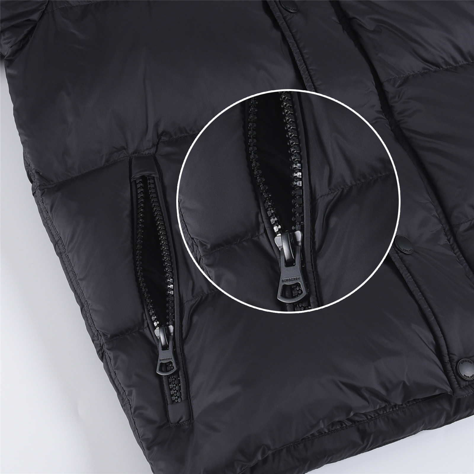 #正品级：𝗕𝘂𝗿𝗯𝗲𝗿𝗿𝘆博柏利 /巴宝莉 FW25 秋冬新品锦纶纯色时尚连帽羽绒服男女款#B06# 𝗦