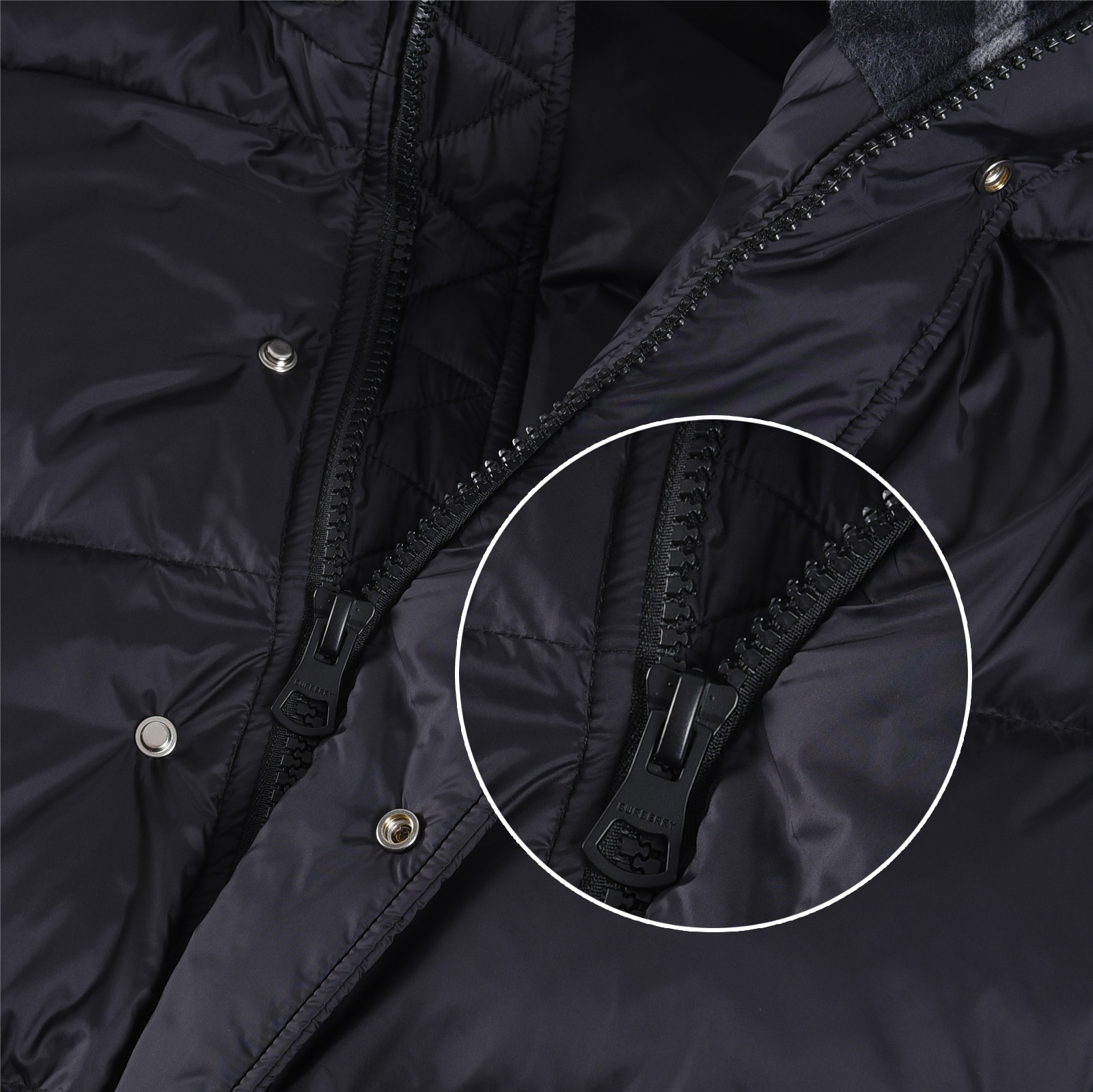 #正品级：𝗕𝘂𝗿𝗯𝗲𝗿𝗿𝘆博柏利 /巴宝莉 FW25 秋冬新品锦纶纯色时尚连帽羽绒服男女款#B06# 𝗦