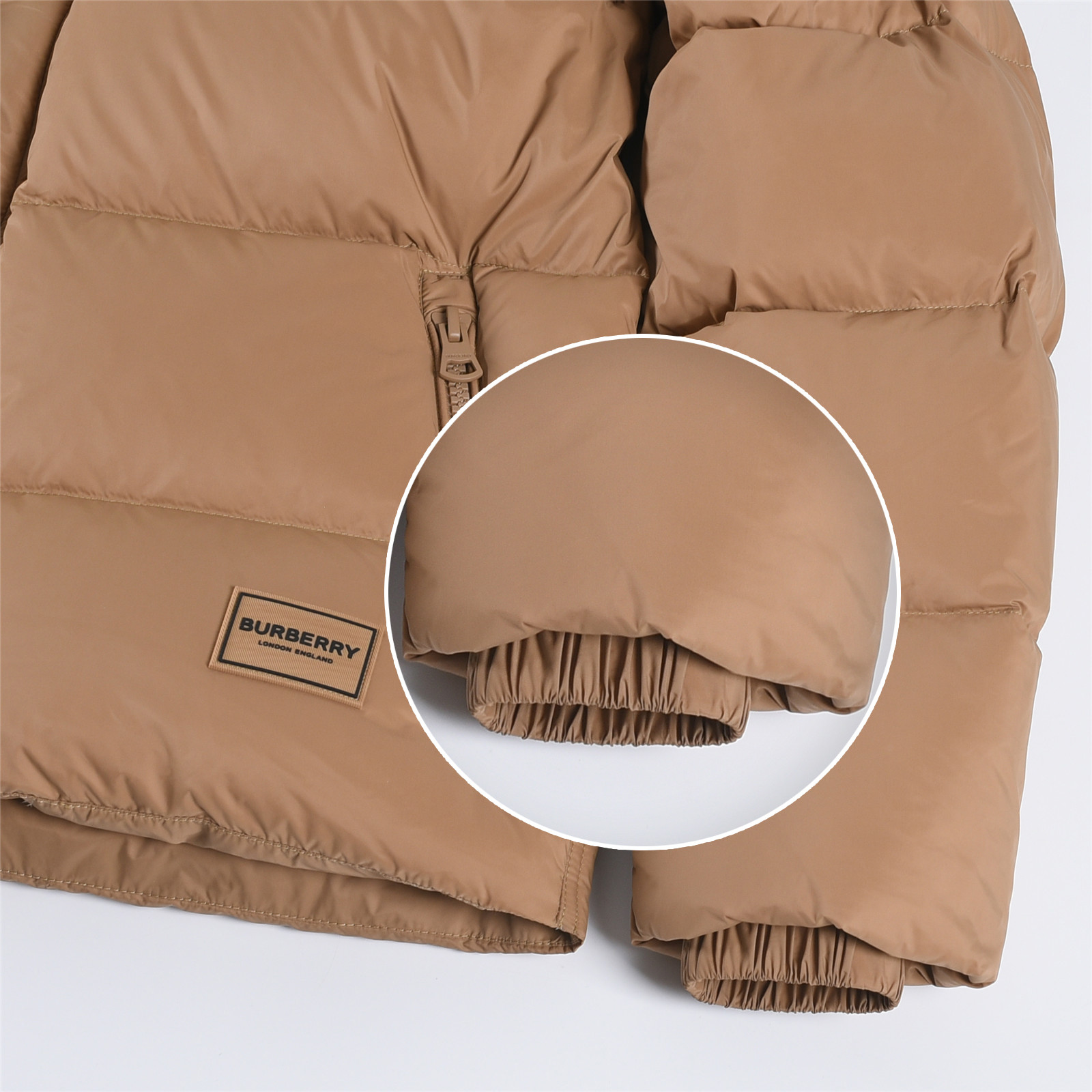 #正品级：𝗕𝘂𝗿𝗯𝗲𝗿𝗿𝘆博柏利 /巴宝莉 FW25 秋冬新品锦纶纯色时尚连帽羽绒服男女款#B06# 𝗦