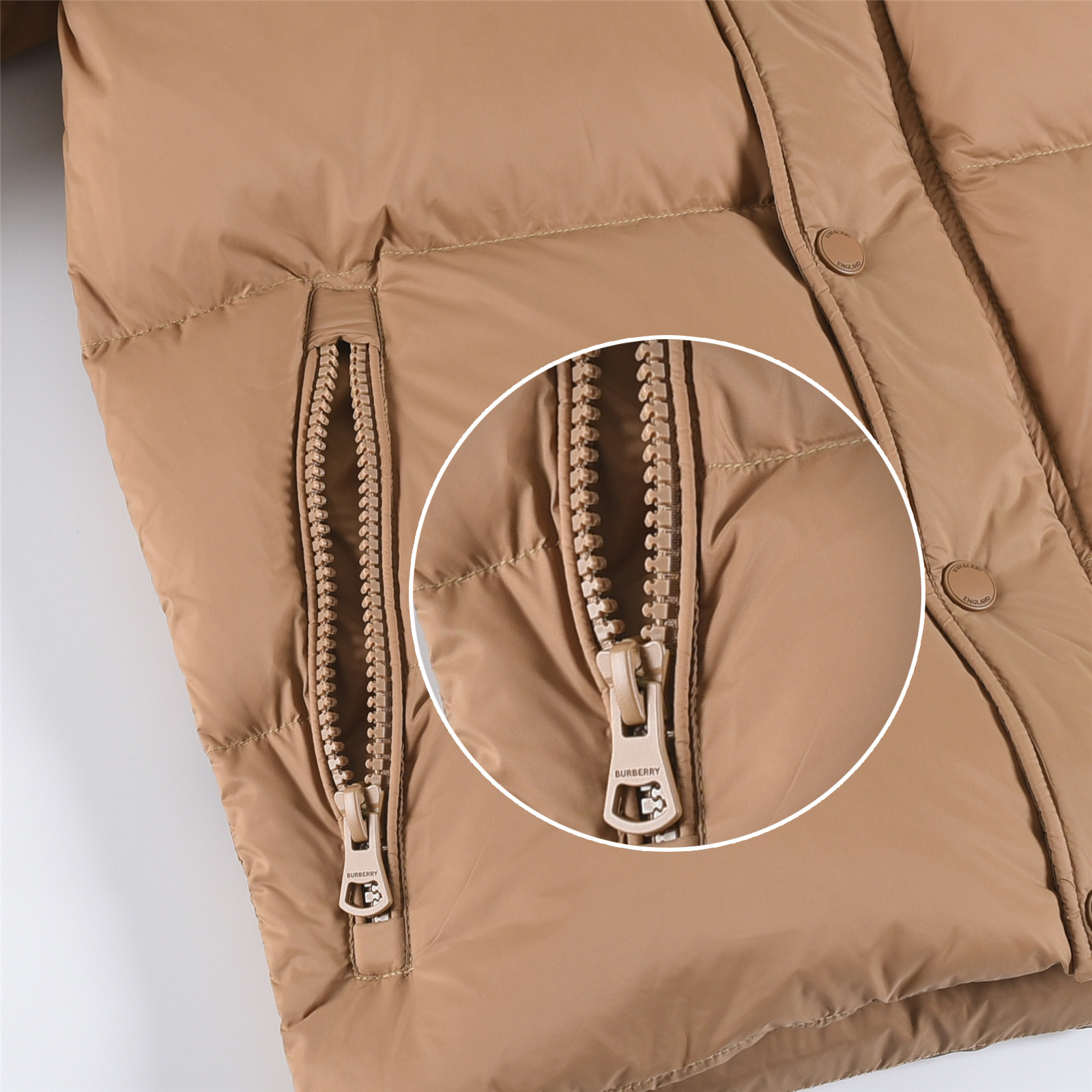 #正品级：𝗕𝘂𝗿𝗯𝗲𝗿𝗿𝘆博柏利 /巴宝莉 FW25 秋冬新品锦纶纯色时尚连帽羽绒服男女款#B06# 𝗦