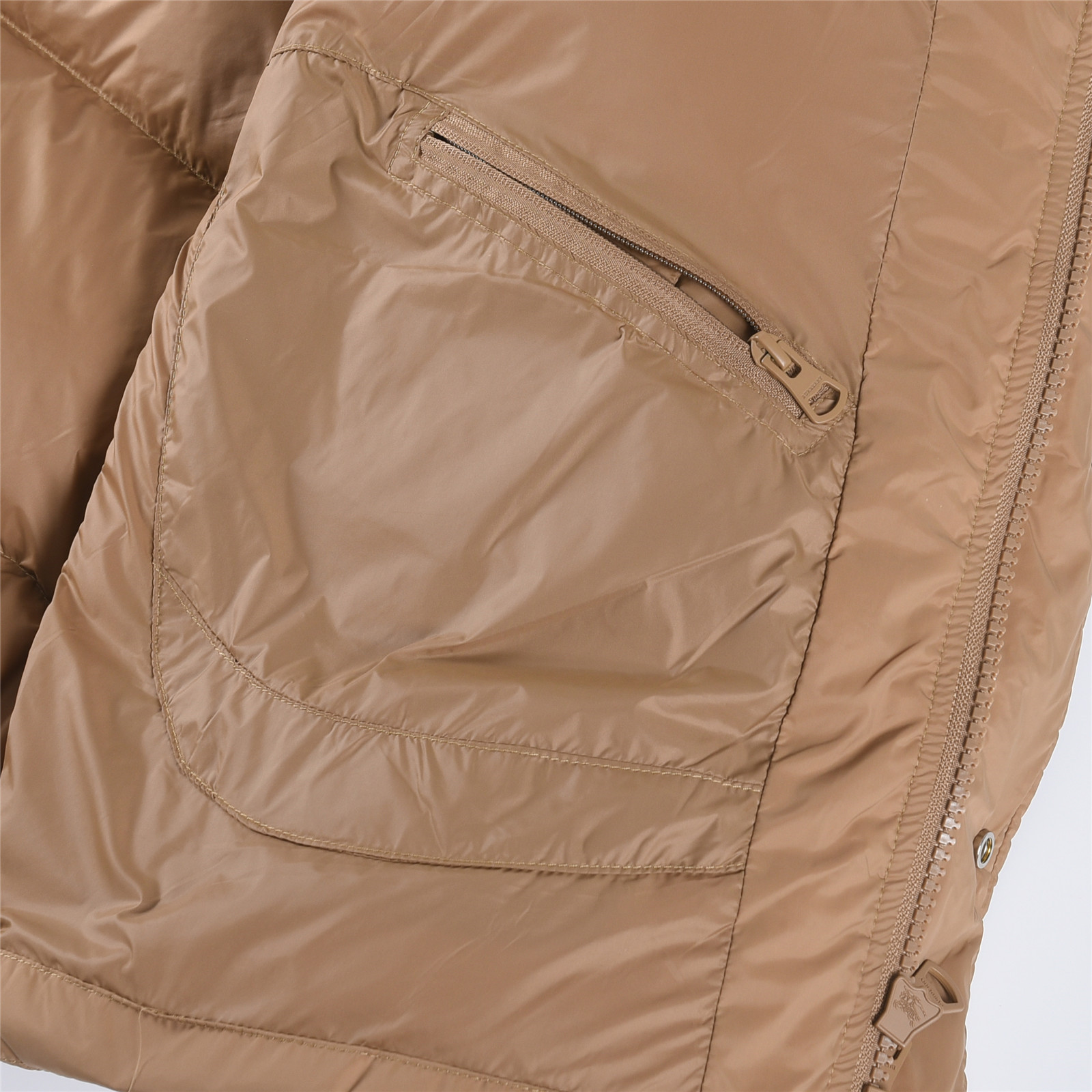 #正品级：𝗕𝘂𝗿𝗯𝗲𝗿𝗿𝘆博柏利 /巴宝莉 FW25 秋冬新品锦纶纯色时尚连帽羽绒服男女款#B06# 𝗦