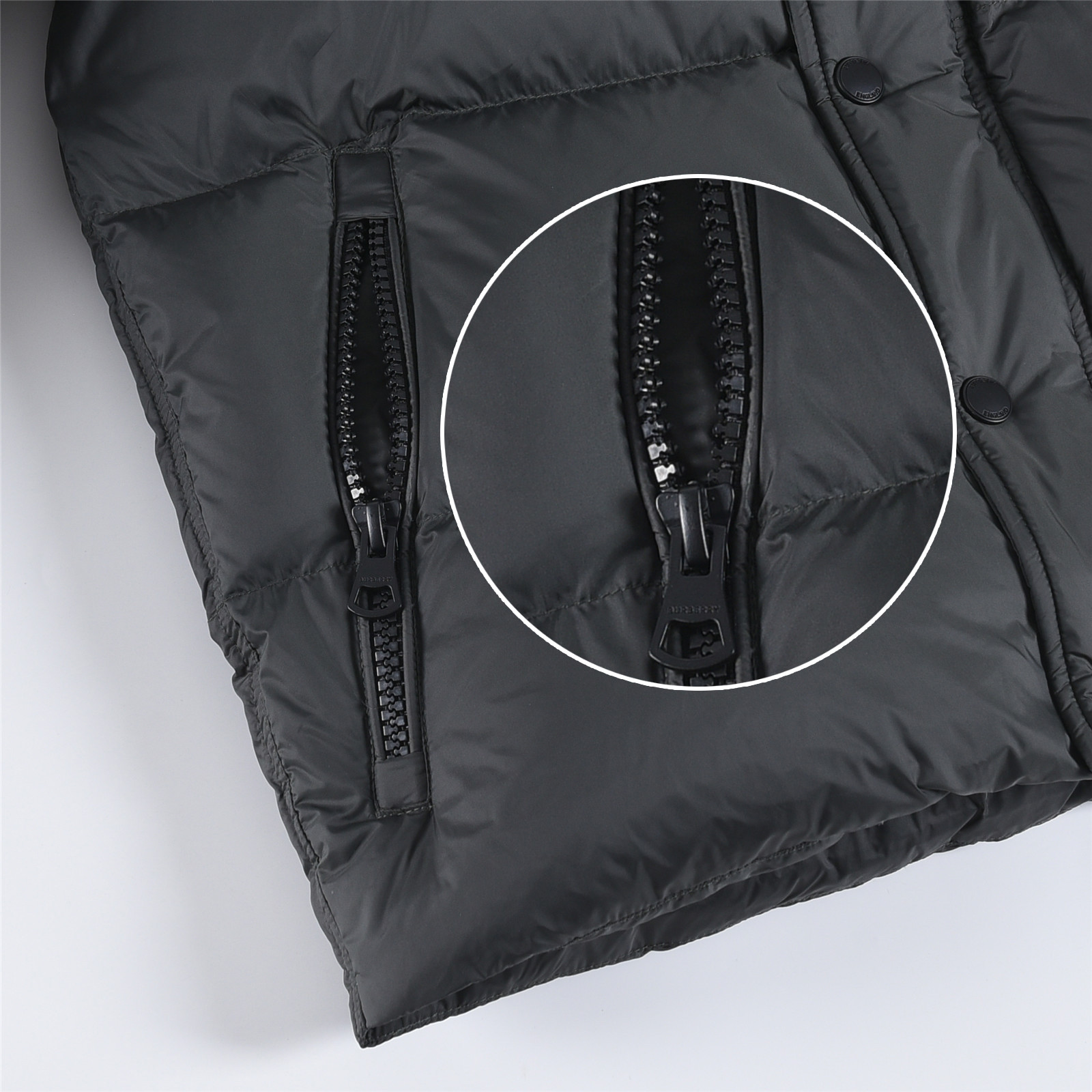 #正品级：𝗕𝘂𝗿𝗯𝗲𝗿𝗿𝘆博柏利 /巴宝莉 FW25 秋冬新品锦纶纯色时尚连帽羽绒服男女款#B06# 𝗦