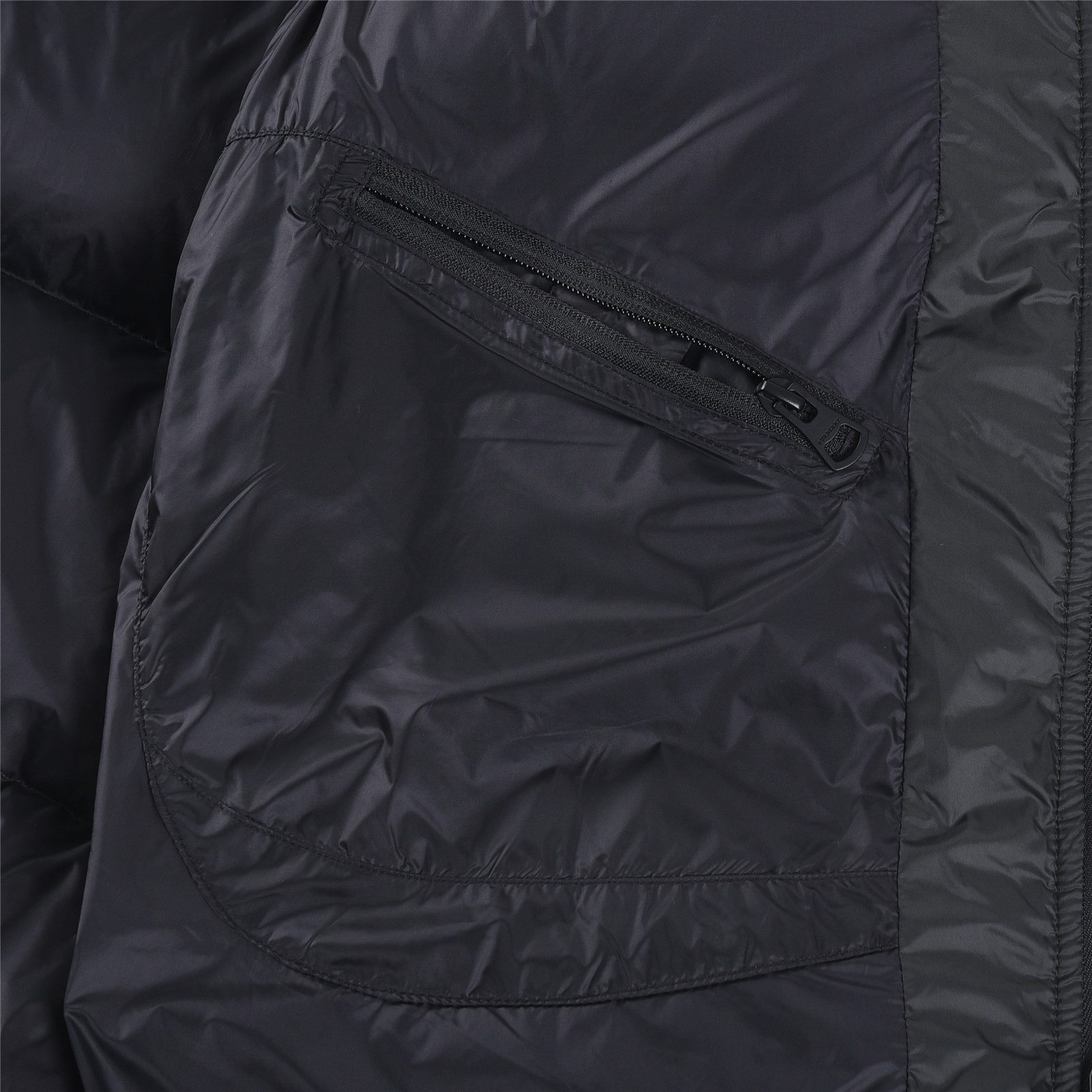 #正品级：𝗕𝘂𝗿𝗯𝗲𝗿𝗿𝘆博柏利 /巴宝莉 FW25 秋冬新品锦纶纯色时尚连帽羽绒服男女款#B06# 𝗦