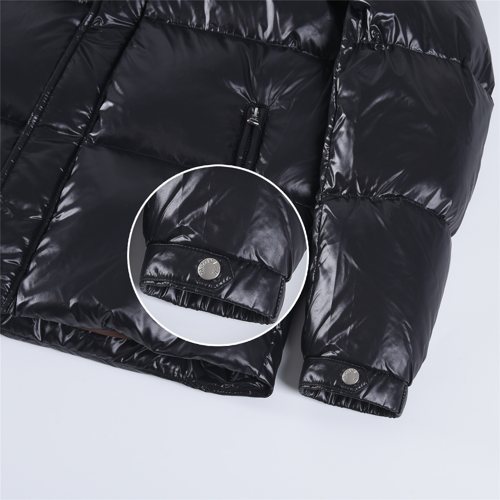 #正品级:𝑴𝒐𝒏𝒄𝒍𝒆𝒓|蒙口 /盟可睐 25𝒔𝒔 Parana 秋冬新品大标连帽面包服,轻奢时尚明星经