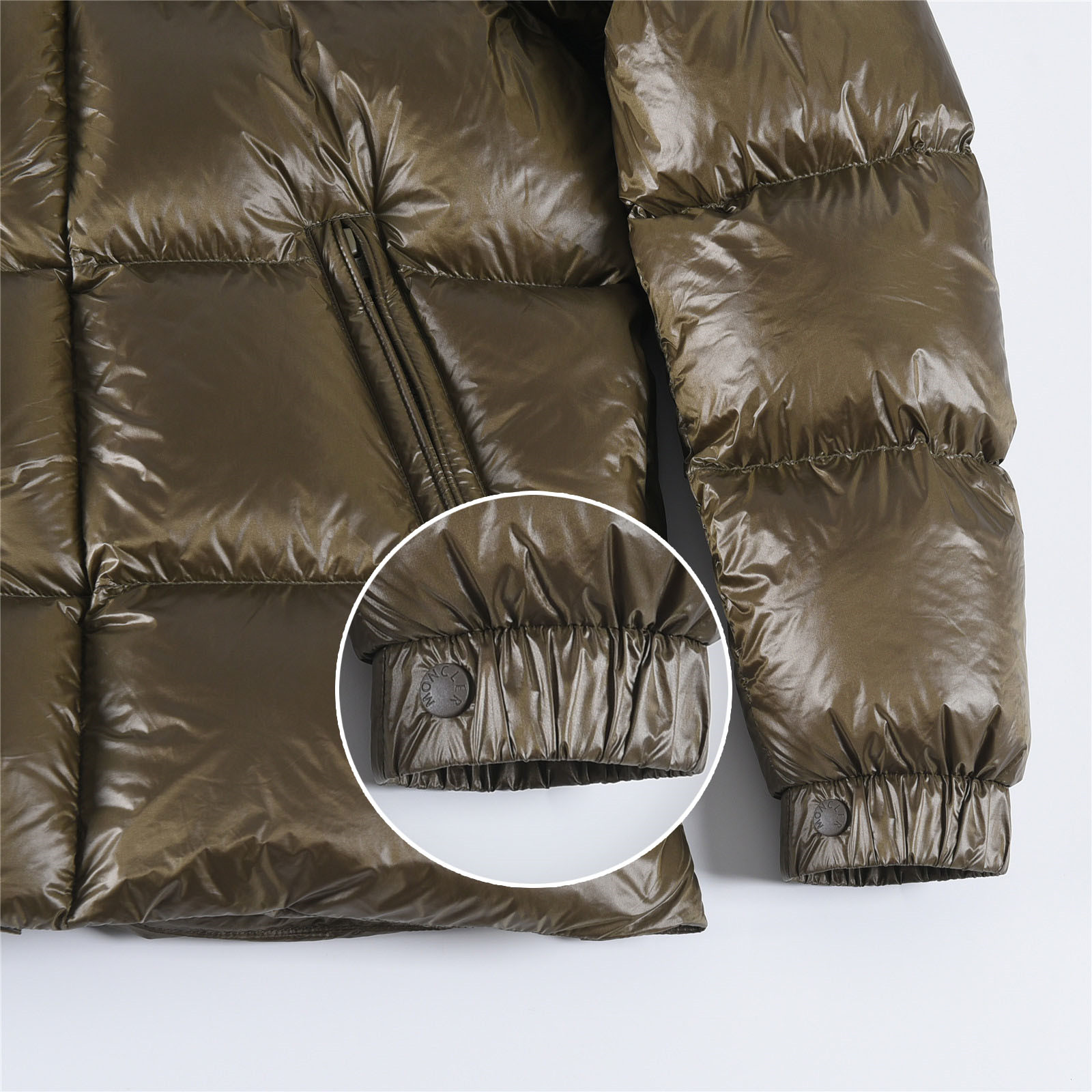 #正品级:𝑴𝒐𝒏𝒄𝒍𝒆𝒓｜蒙口 /盟可睐 25𝒔𝒔 Dervox 秋冬新品大徽标内外双色面包款立领轻奢时