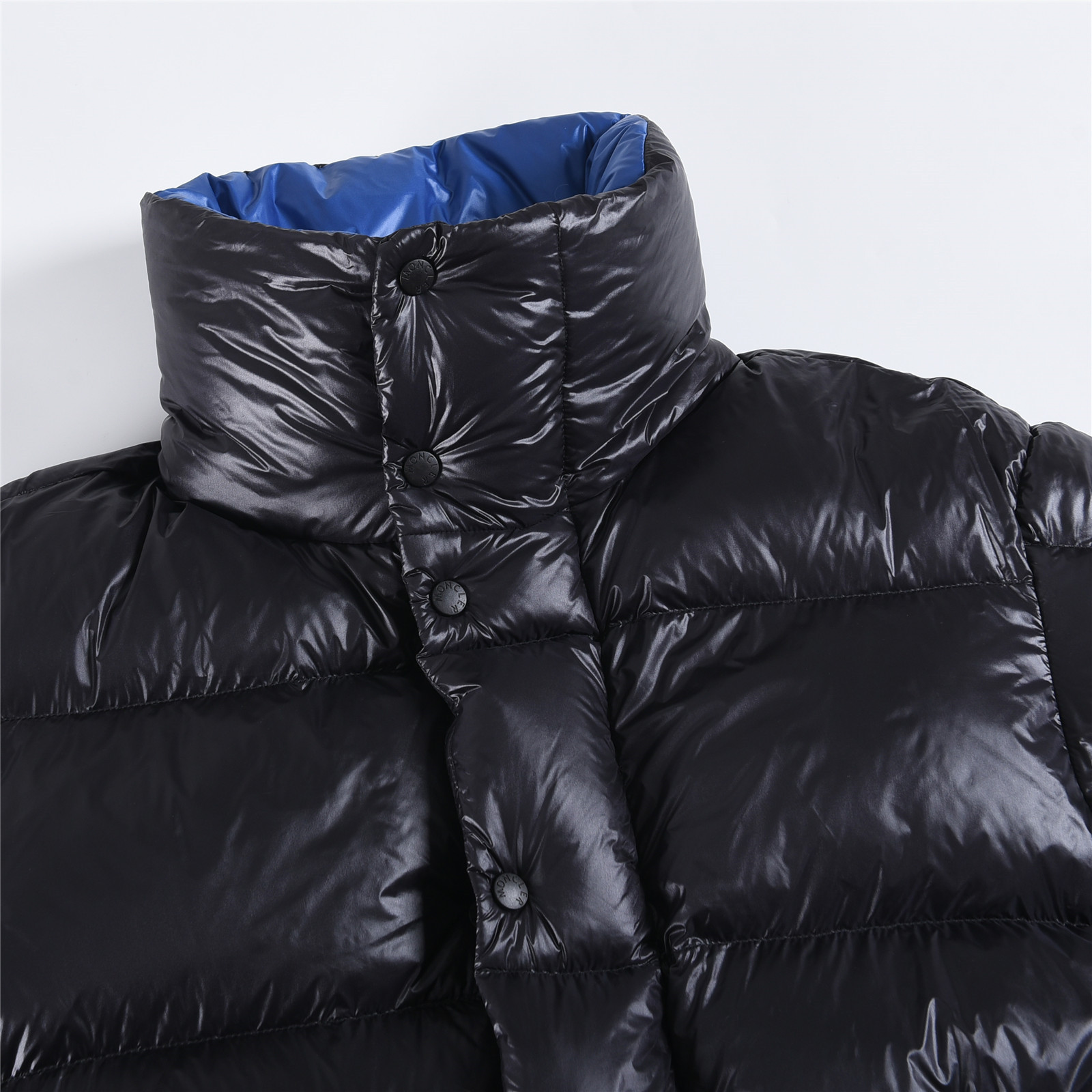 #正品级:𝑴𝒐𝒏𝒄𝒍𝒆𝒓|蒙口 /盟可睐 25𝒔𝒔 Dervox 秋冬新品大徽标内外双色面包款立领轻奢时