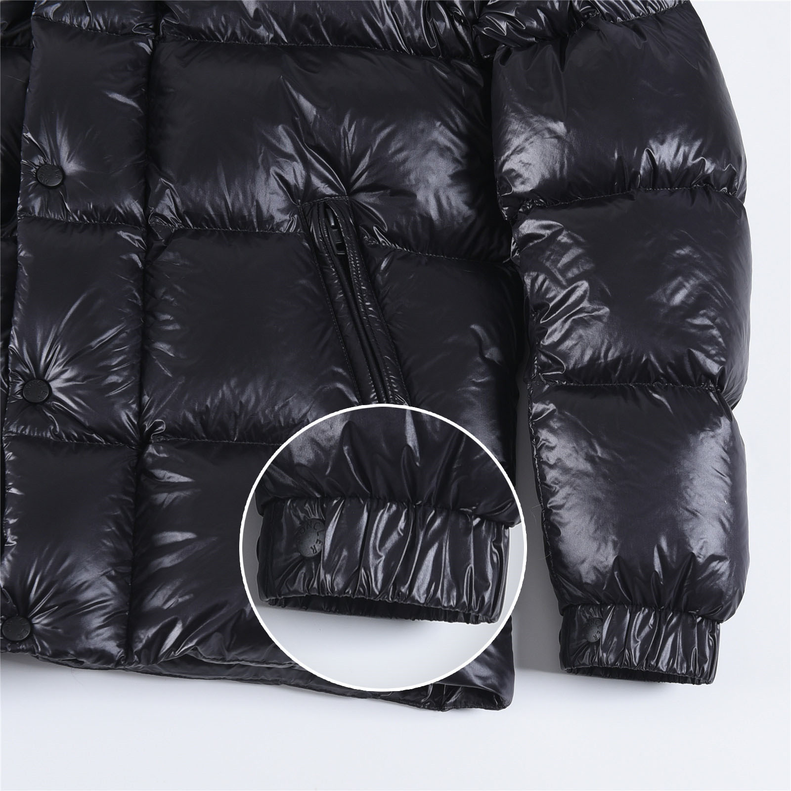 #正品级:𝑴𝒐𝒏𝒄𝒍𝒆𝒓|蒙口 /盟可睐 25𝒔𝒔 Dervox 秋冬新品大徽标内外双色面包款立领轻奢时