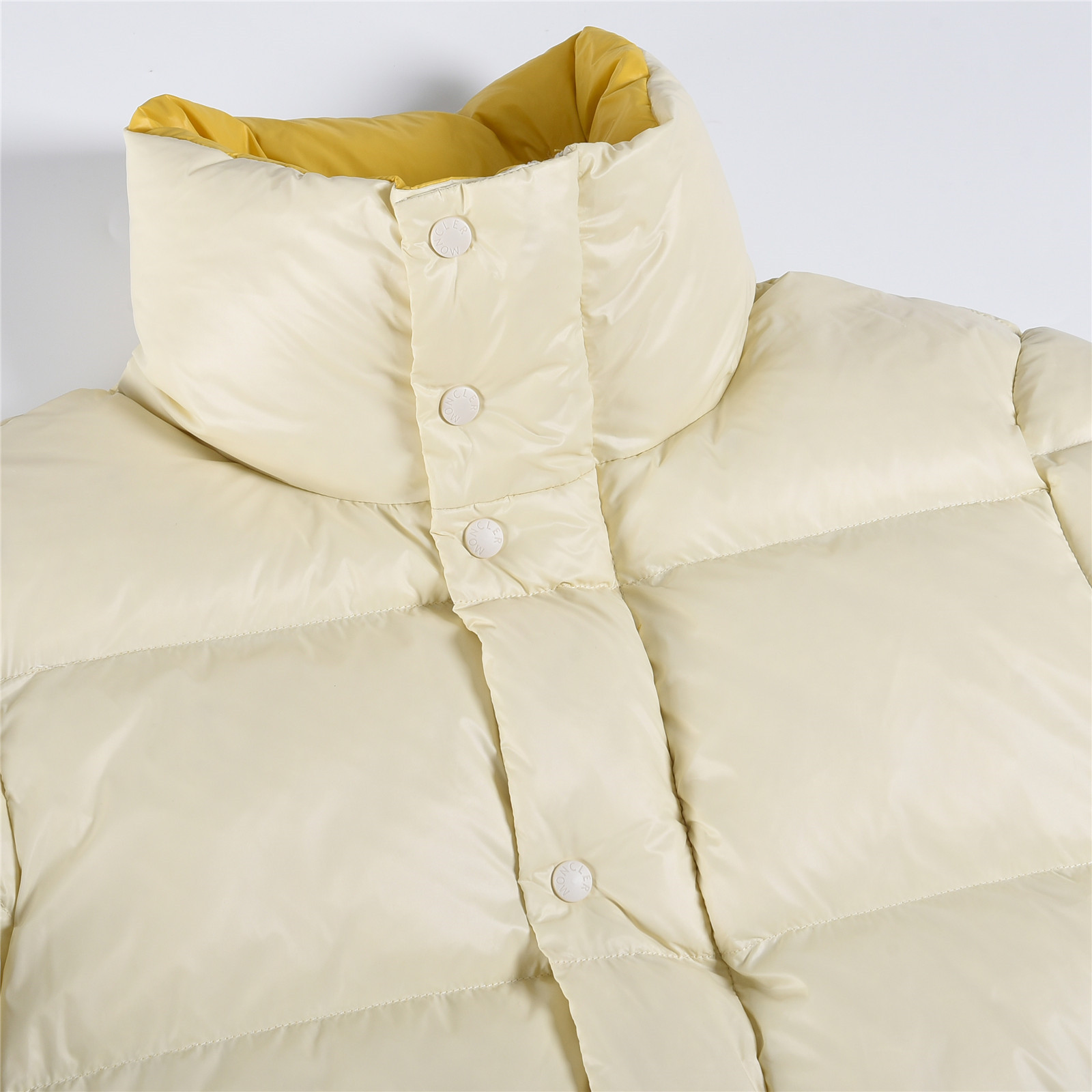 #正品级:𝑴𝒐𝒏𝒄𝒍𝒆𝒓|蒙口 /盟可睐 25𝒔𝒔 Tripiti 秋冬新品撞色大标植绒 logo 立领