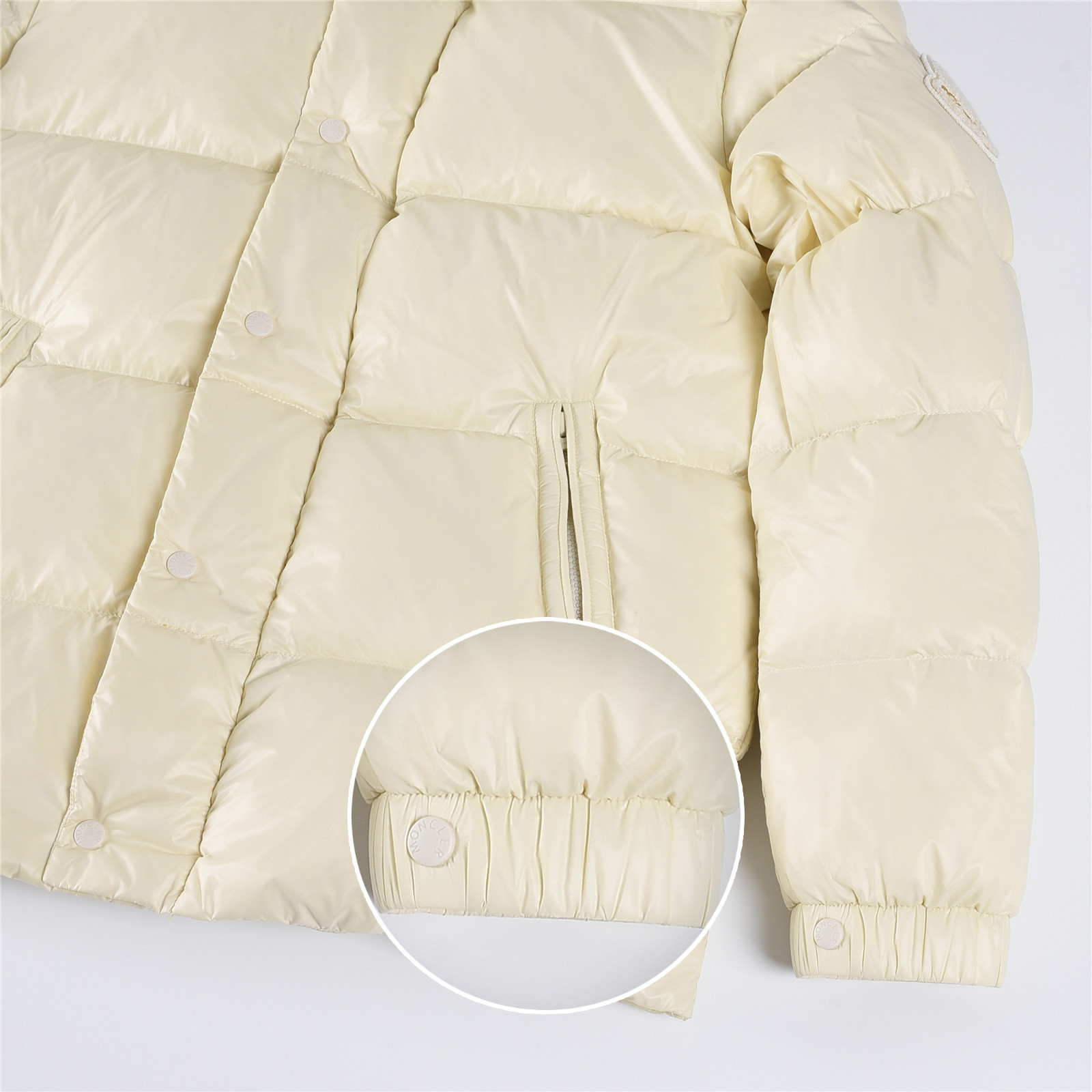 #正品级:𝑴𝒐𝒏𝒄𝒍𝒆𝒓|蒙口 /盟可睐 25𝒔𝒔 Tripiti 秋冬新品撞色大标植绒 logo 立领