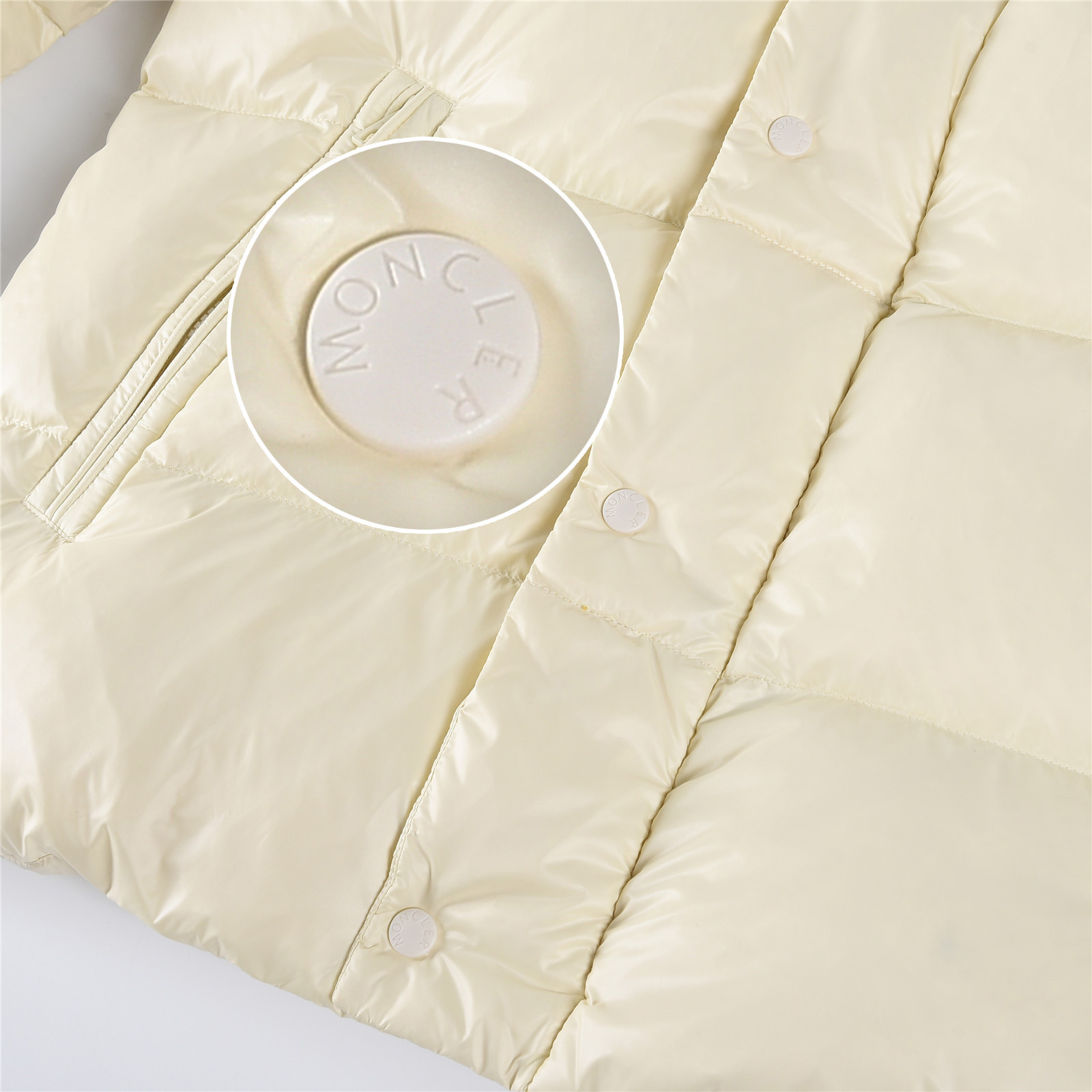 #正品级:𝑴𝒐𝒏𝒄𝒍𝒆𝒓|蒙口 /盟可睐 25𝒔𝒔 Tripiti 秋冬新品撞色大标植绒 logo 立领