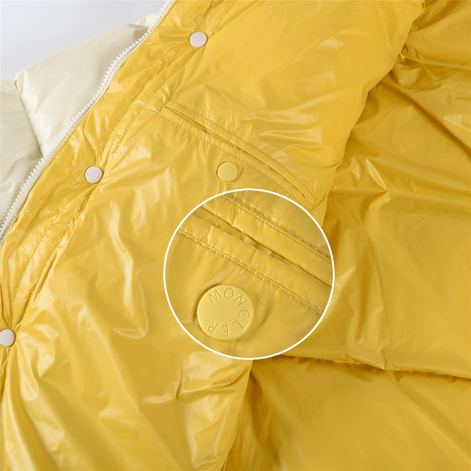 #正品级:𝑴𝒐𝒏𝒄𝒍𝒆𝒓|蒙口 /盟可睐 25𝒔𝒔 Tripiti 秋冬新品撞色大标植绒 logo 立领