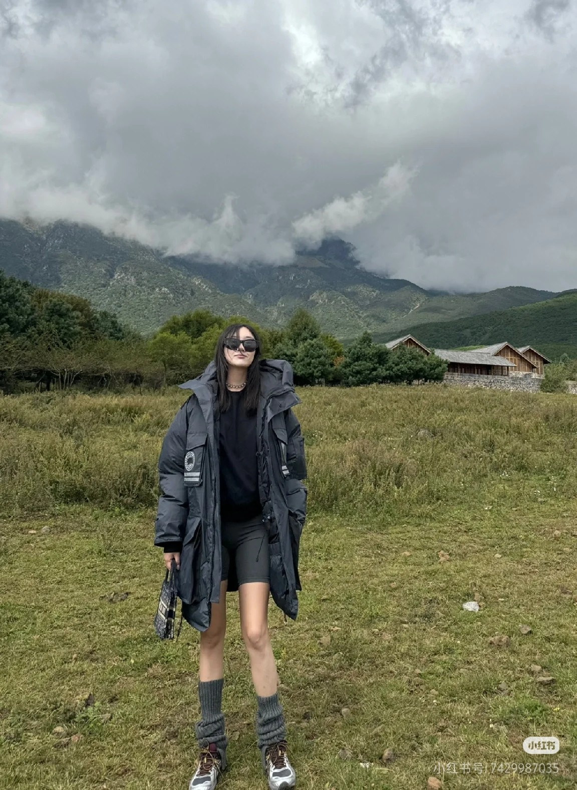 Canada Goose SS22 Snow Mantra Hooded Down Parka – Multi-Pocket Design