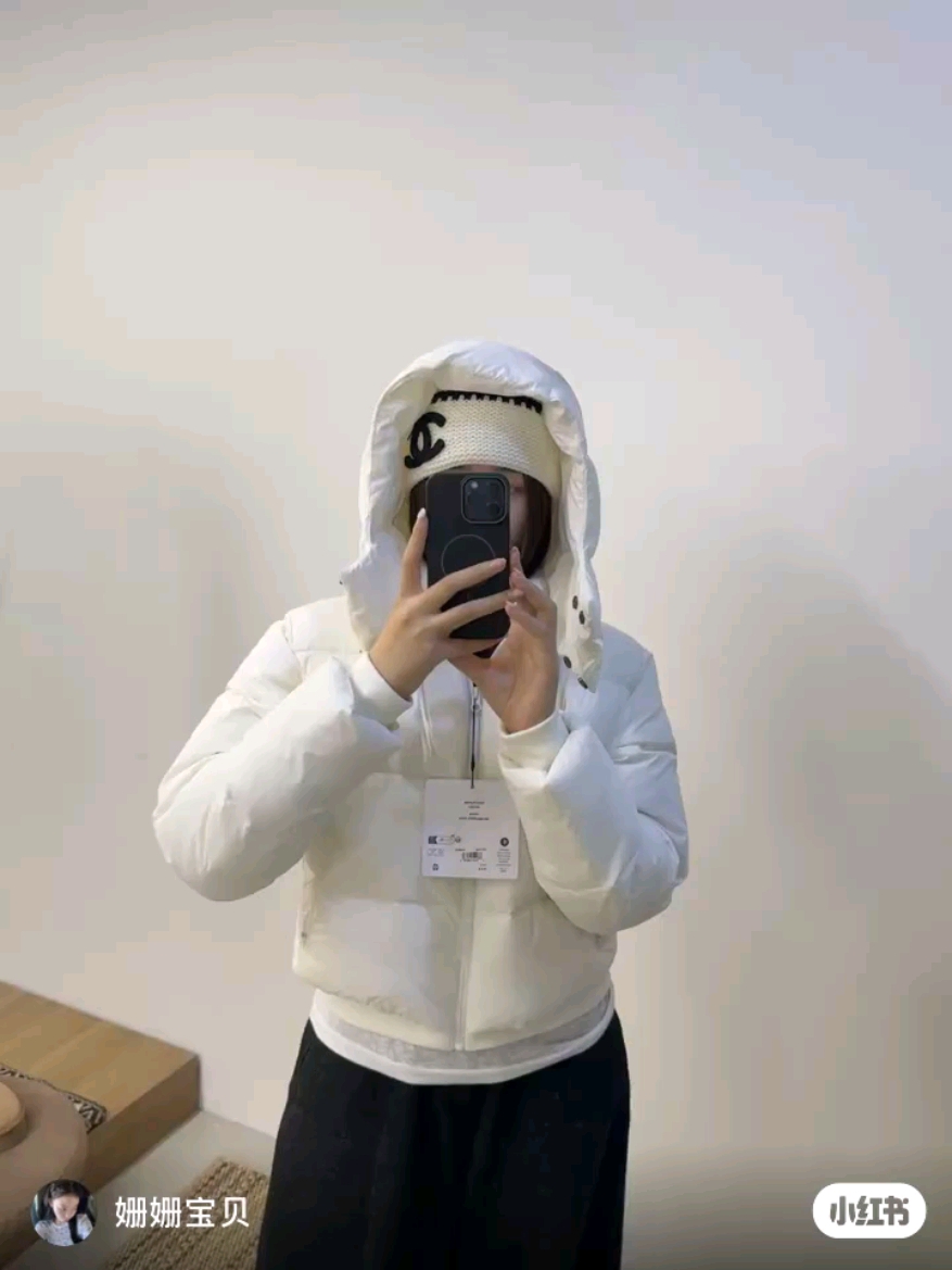 אלו יוגה Foxy Pufer Jacket – מעילת חורף אופנתי אופנתי ומודרנית