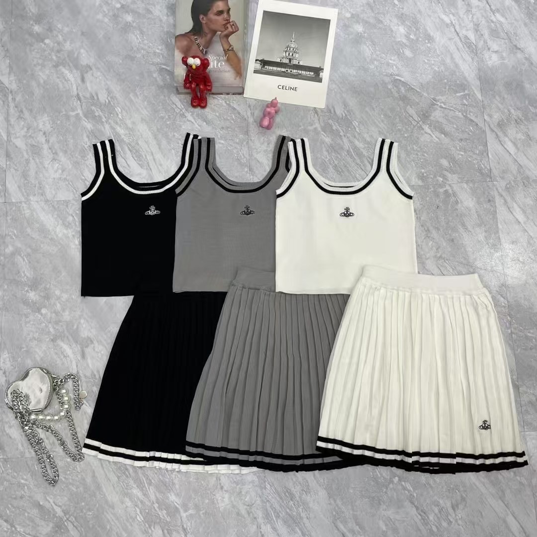 Stylish One-Size-Fits-All Female Suit with Classic Design and Embroidery