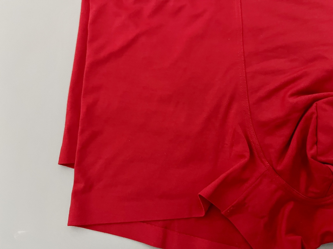 本命年 🔥🔥🔥 V 家原单品质！ 新品时尚男士莫代尔面料内裤！外贸国外订单，高品质，无痕切割工艺 科学配