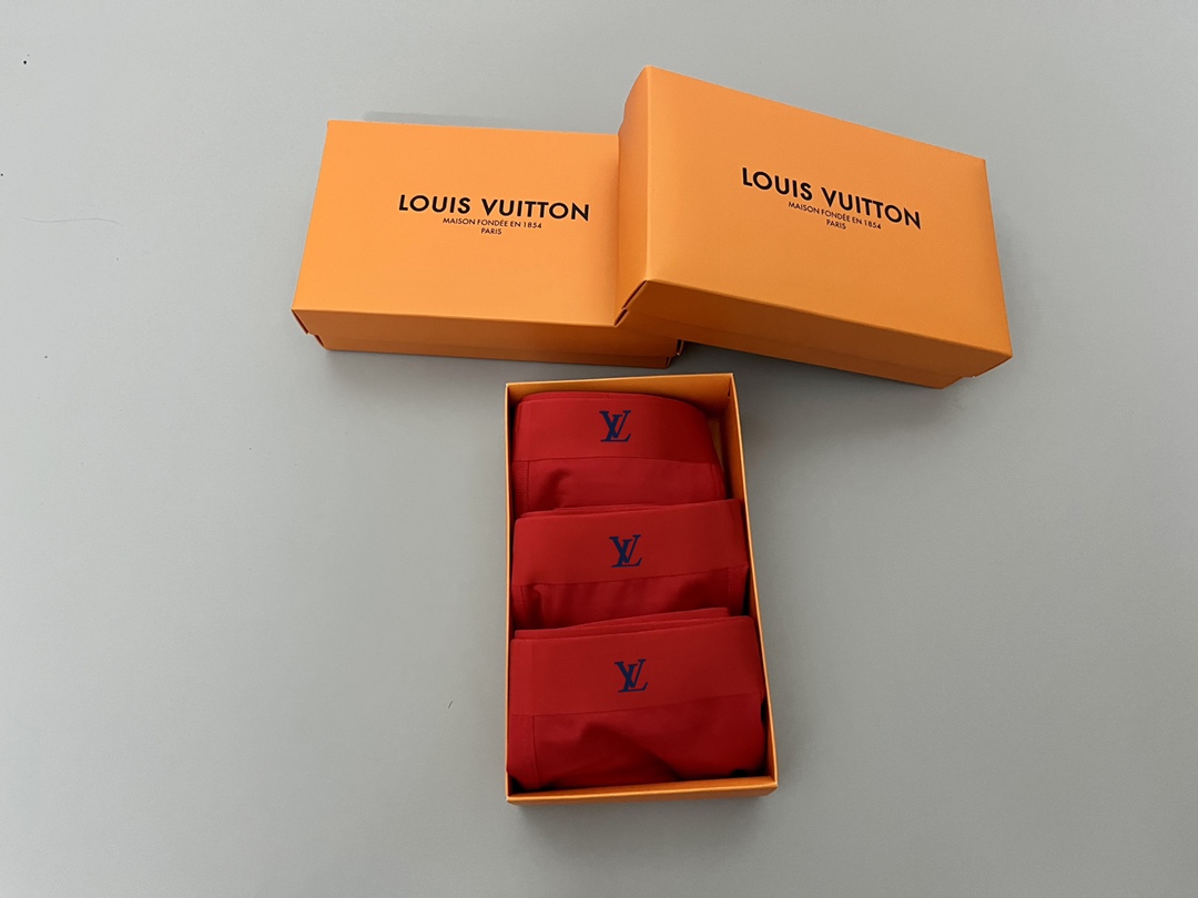 本命年 🔥🔥🔥 V 家原单品质！ 新品时尚男士莫代尔面料内裤！外贸国外订单，高品质，无痕切割工艺 科学配