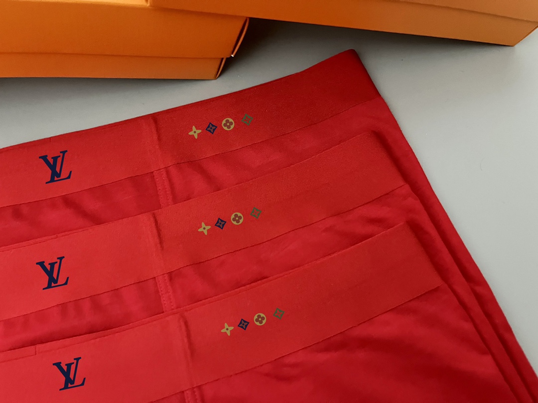 本命年 🔥🔥🔥 V 家原单品质！ 新品时尚男士莫代尔面料内裤！外贸国外订单，高品质，无痕切割工艺 科学配