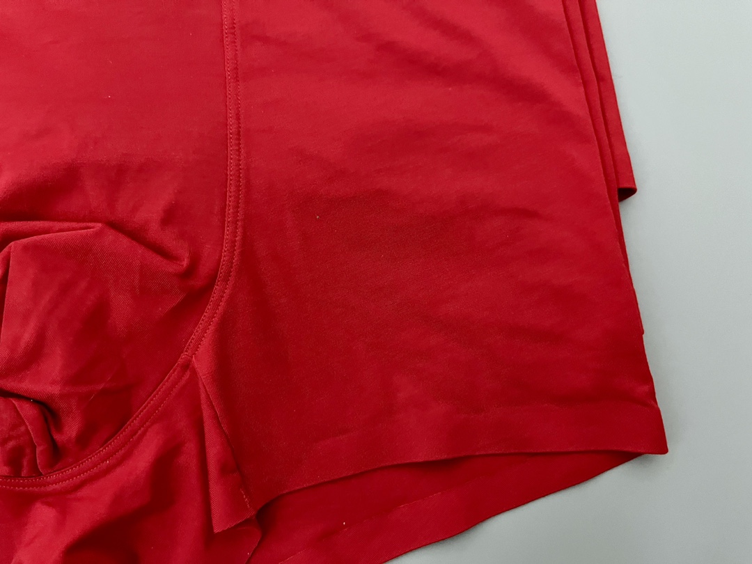 本命年 🔥🔥🔥 V 家原单品质！ 新品时尚男士莫代尔面料内裤！外贸国外订单，高品质，无痕切割工艺 科学配