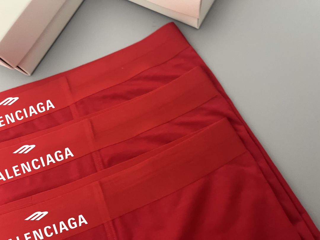 本命年 🔥🔥🔥 巴黎世家原单品质！ 新品时尚男士莫代尔面料内裤！外贸国外订单，高品质，无痕切割工艺 科学