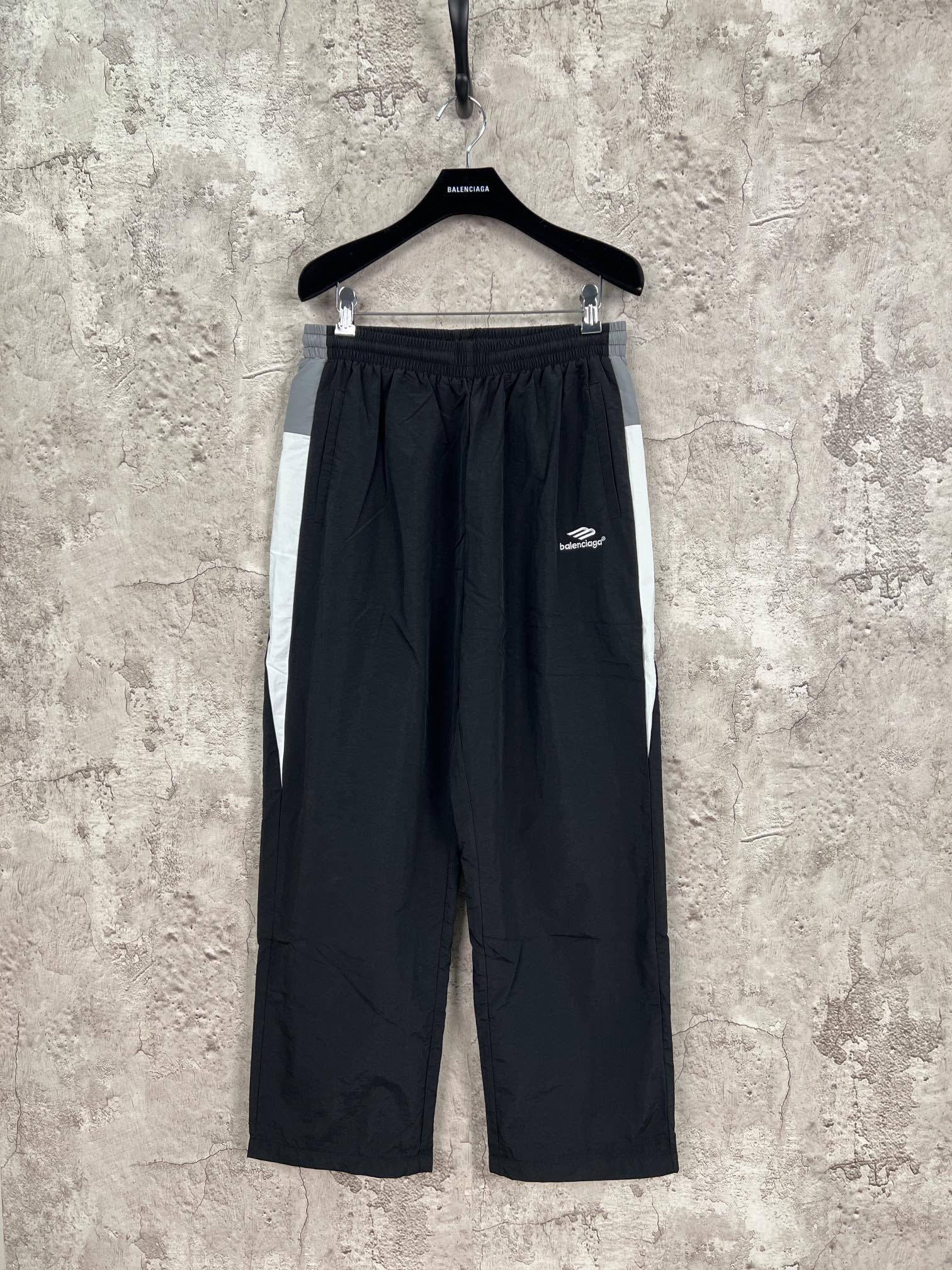 Balenciaga Ropa Pantalones Negro Blanco Bordado Universal para hombres y mujeres Peinado Algodón Tejido Pantalones deportivos