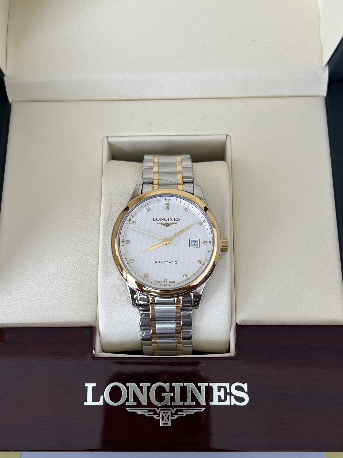 金+20三码合一细节控品&mdash;&mdash;完美爆款来袭🔥🔥名匠系列男士西铁城机械腕表 【尺寸】40mm
【机芯】 全新日本原装西铁城8215机芯 修正官方最新原装L888自动陀片，走时精准，动力储备强劲，同级唯一极致发挥原装 【表壳】316精钢表壳 顶级拉丝纹理清晰细腻，深度防水50米，搭配仿机
【表带】独家订制原版小牛皮表带或31