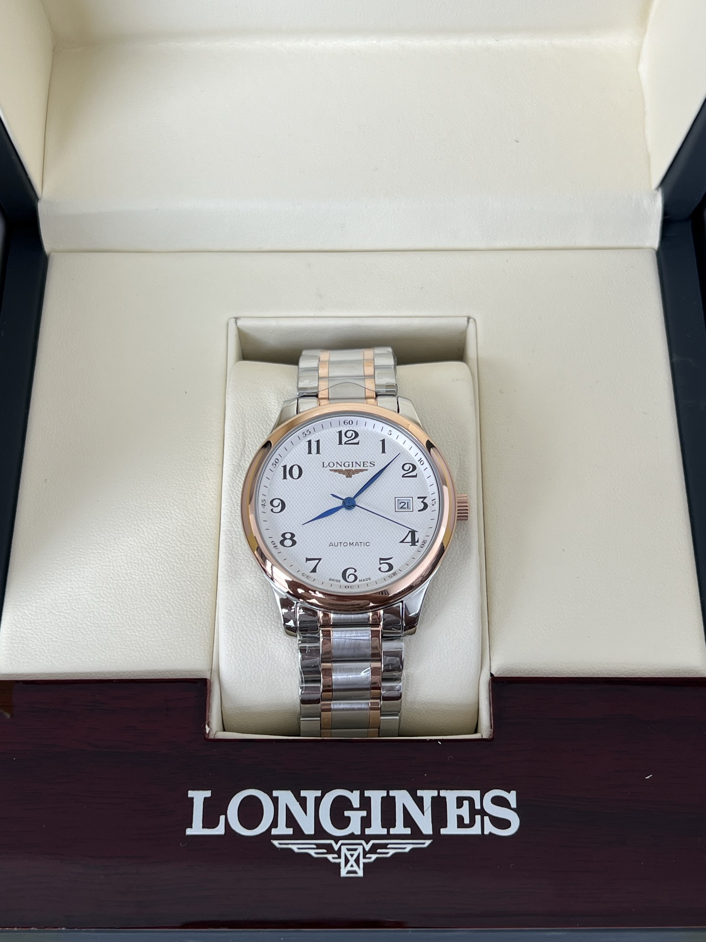 💰410金+20三码合一细节控品——完美爆款来袭🔥🔥名匠系列男士西铁城机械腕表 
【尺寸】40mm
【机芯】 全新日本原装西铁城8215机芯 修正官方最新原装L888自动陀片，走时精准，动力储备强劲，同级唯一极致发挥原装 
【表壳】316精钢表壳 顶级拉丝纹理清晰细腻，深度防水50米，搭配仿机
【表带】独家订制原版小牛皮表带或316精钢表链配原装同步三折式表扣 
⚠️请认准独家出品独家品质