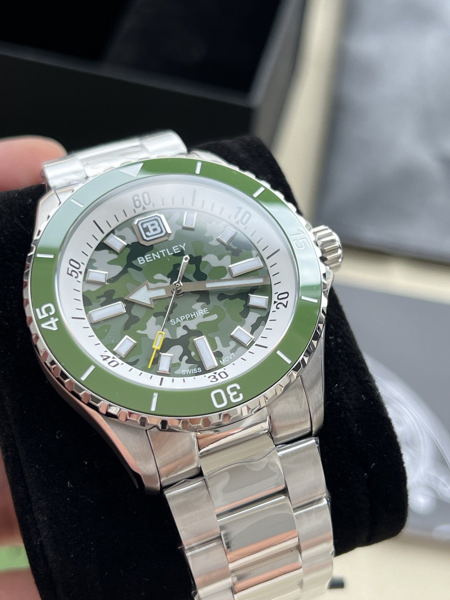 💰950【宾利-BENTLEY】THE Aurora.  曦光系列BL-20水鬼
品牌独有彩色夜光设计 更显年轻活力。表径42MM  陶瓷圈口 蓝宝石镜面 瑞士进口夜光粉  搭载瑞士进口机芯（零返修）全系列赠送多一副表带 全套包装礼盒 说明书。百分百原厂流出 全球连保！