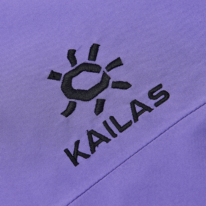 凯乐石KAILAS MONT-X 系列 
运动户外全天候硬壳专业暴雨级防水防风透气登山冲锋衣外套 男女同款
对于普通的户外活动，可能一件具有防泼水功能的冲锋衣就够了，但如果是专业的徒步登山/ 或者滑雪运动多，你所面临的一切未知天气变化都需要专业的装备来保障自身的安全，这件 ©KAILAS/凯乐石 Mont X就是专门应对各种恶劣户外环境而生的，它所用的面料是gore-tex 3L硬壳，全衣压胶具备了暴雨级防水防风功能，能应对各种恶劣气温天气，避免身体失温的危险！，吸湿排汗，保持内部干爽透气，并且它还具有防晒功能，这就是专业！