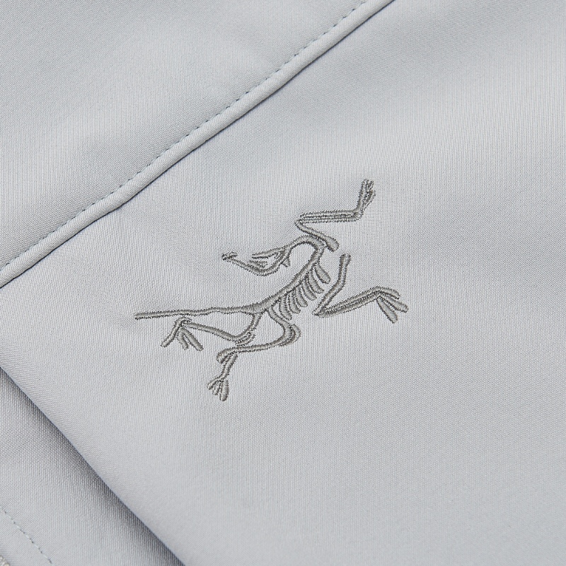 P335



 立领伽马商鸟夹克工厂直批隐秘灰

Gamma jacket始祖鸟伽马夹克外套——别名商务鸟
全网独家首发

ARC TERYX始祖鸟GAMMA系列Mx软壳单层冲锋衣❗️3色现货供应 全年售后
原厂材料. 面料同步原厂
温馨提示❗️（只做高端产品）

颜色：黑色，隐秘灰，冷灰
Size：S Ｍ L XL XXL  3XL