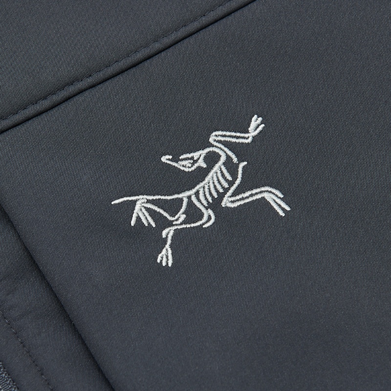 P335 


立领伽马商鸟夹克工厂直批

Gamma jacket始祖鸟伽马夹克外套——别名商务鸟
全网独家首发

ARC TERYX始祖鸟GAMMA系列Mx软壳单层冲锋衣❗️3色现货供应 全年售后
原厂材料. 面料同步原厂
温馨提示❗️（只做高端产品）

颜色：黑色，隐秘灰，冷灰
Size：S Ｍ L XL XXL  3XL