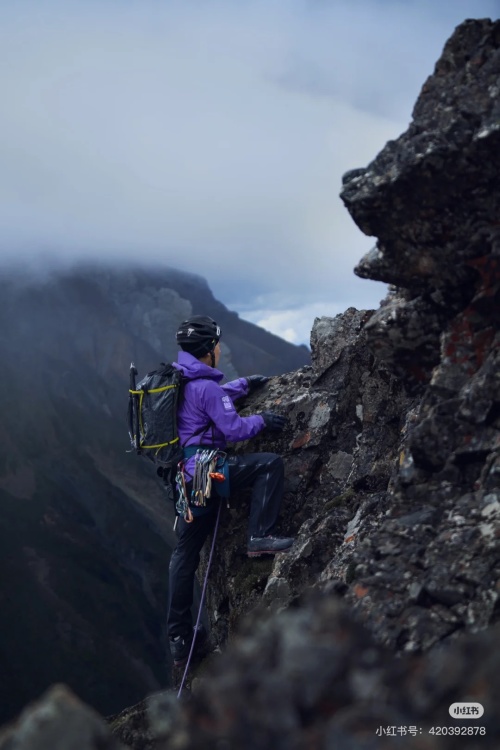 Patagonia Women's Purple Waterproof Jacket for Hiking and Climbing 10 Patagonia Women's Purple Waterproof Jacket for Hiking and Climbing