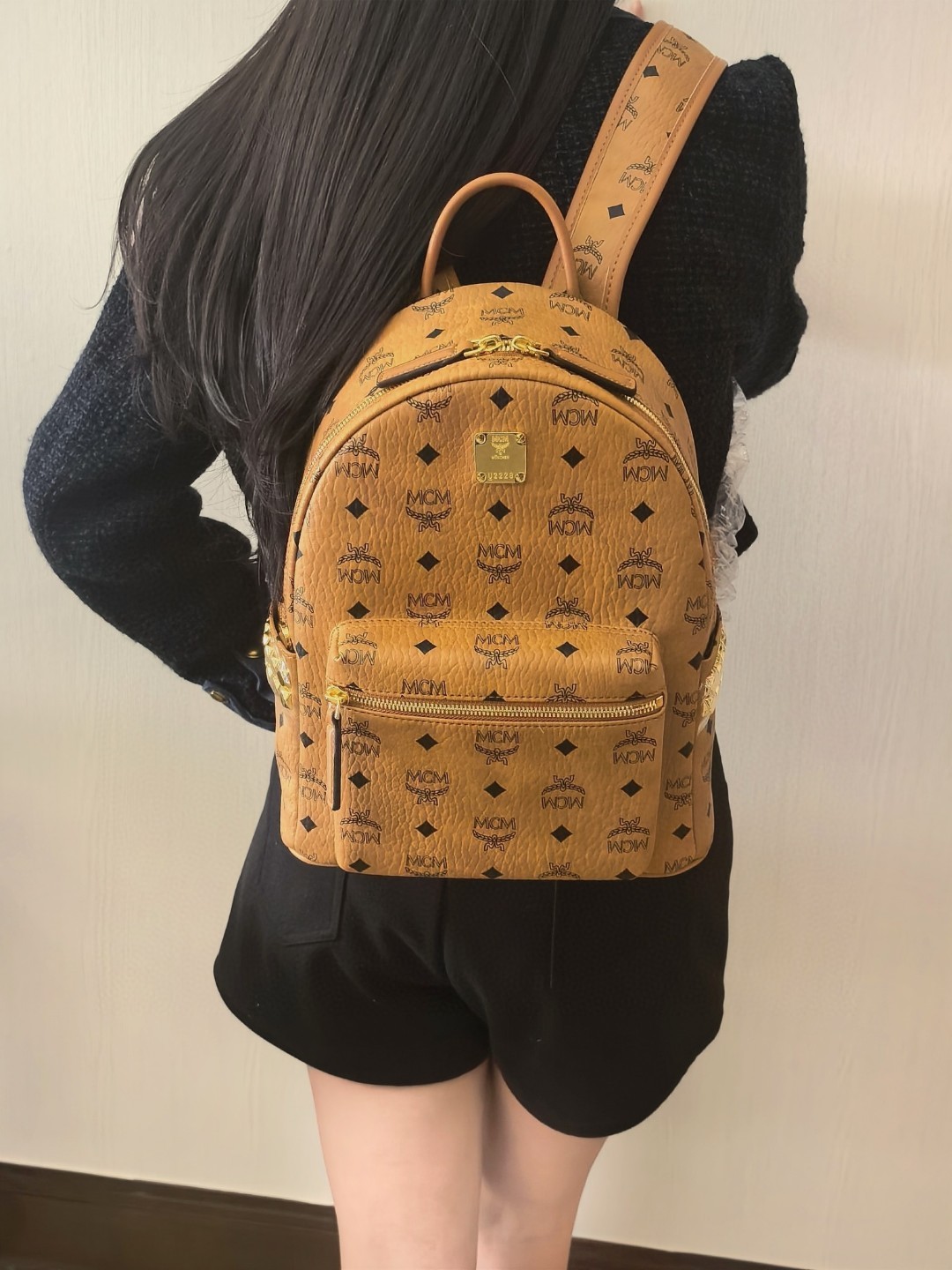 MCM经典柳钉双肩包💰260（女款） 尺寸：33×26×13cm