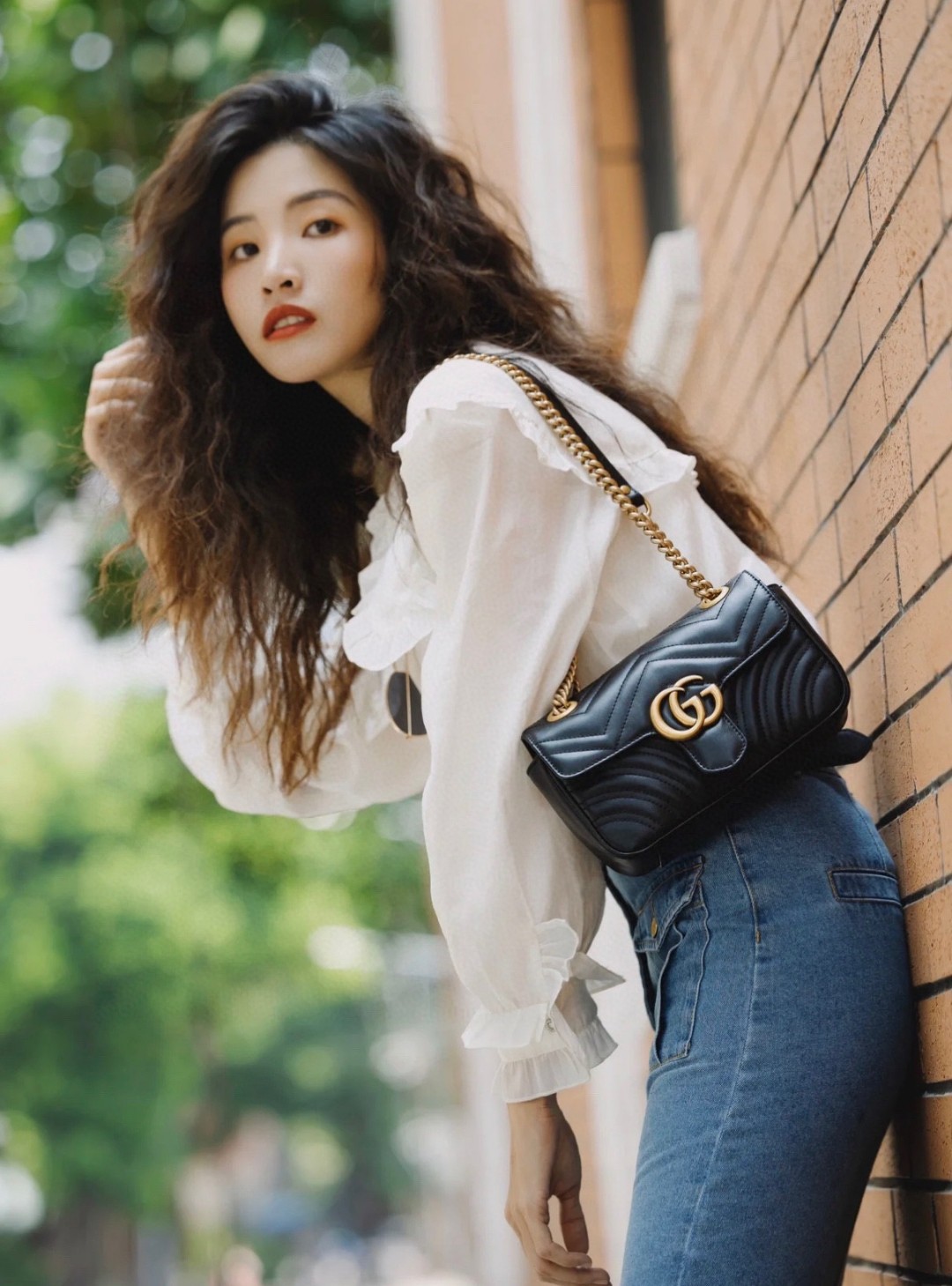 Gucci马蒙链条包💰260 尺寸 :22×13×6cm 特点:富有识别度的衍缝设计和双G造型。 方式:锁扣翻盖开合,肩带有多种背法,可滑动自由转换,可腋下可斜挎。