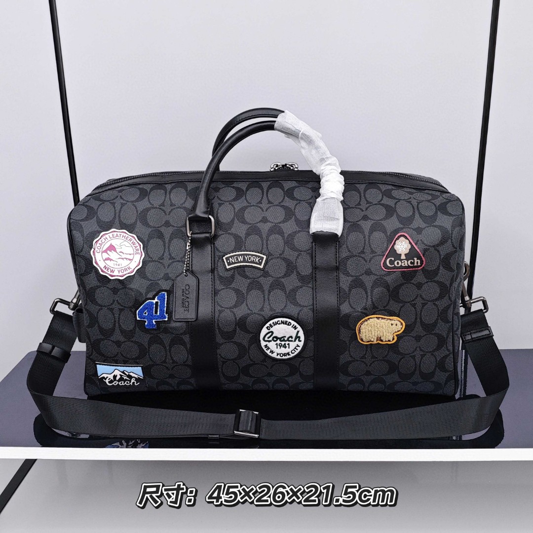 蔻驰男士旅行袋
尺寸：45×26×21.5cm
特点：适用旅行/出差/健身/超酷风格。
方式：双向拉链开