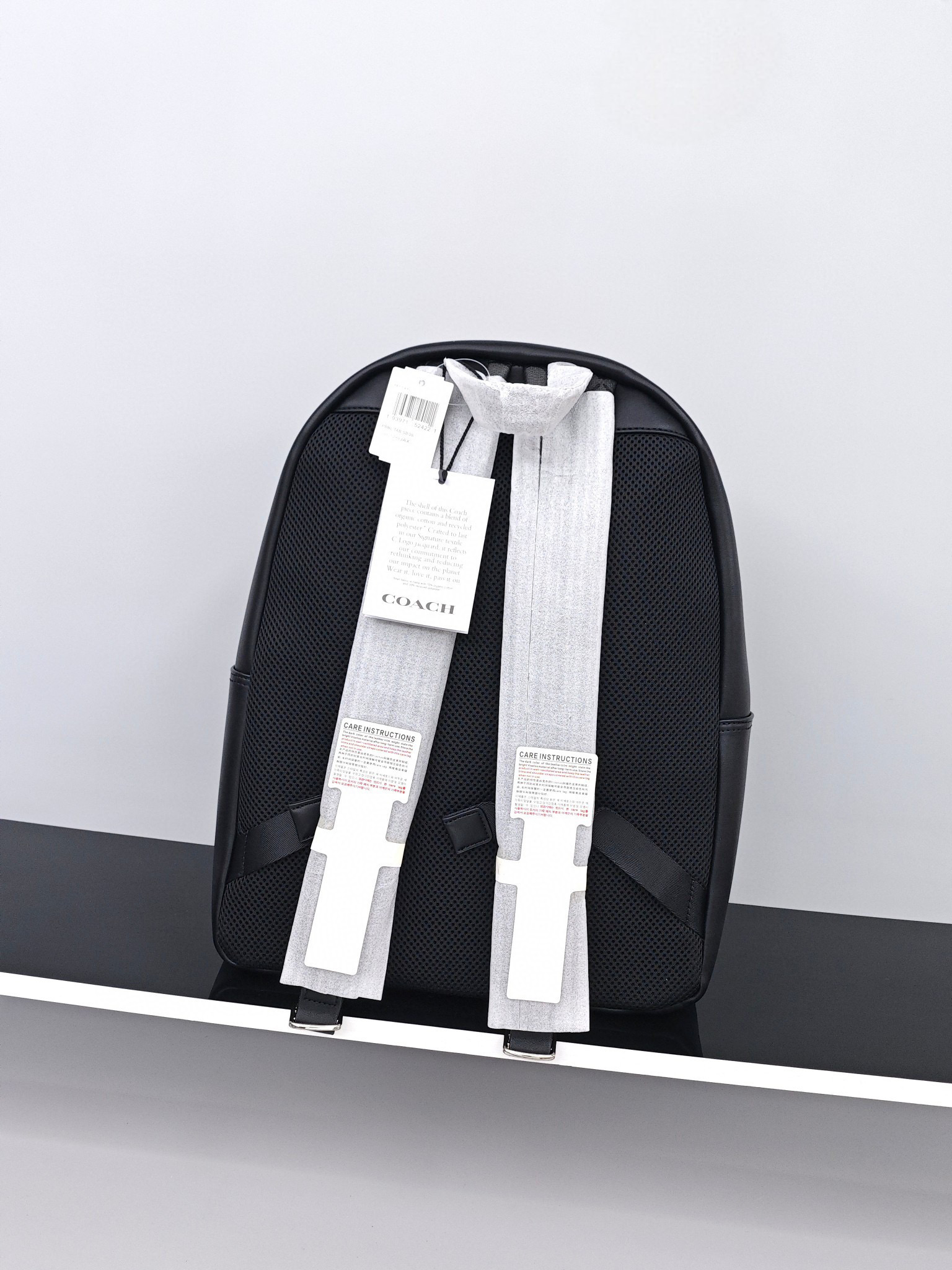 蔻驰男士双肩包
尺寸：41×30×15cm
特点：多功能设计，旅行通勤。
方式：双向拉链式开合，内置及外
