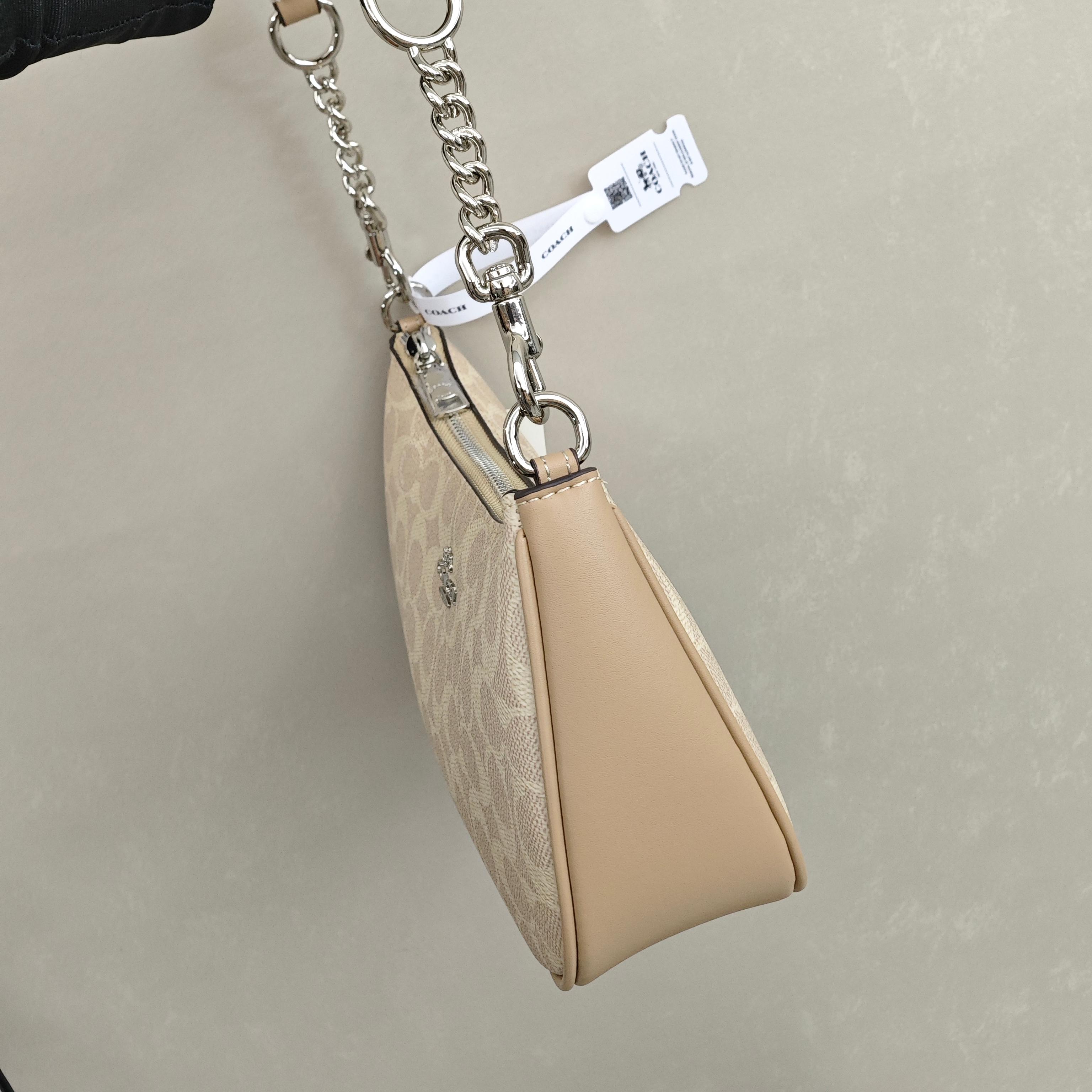 蔻驰Tire腋下包 尺寸：25×16×7.5cm简介：经典月牙包型，链条拼接皮肩带，可腋下/斜挎多背法，