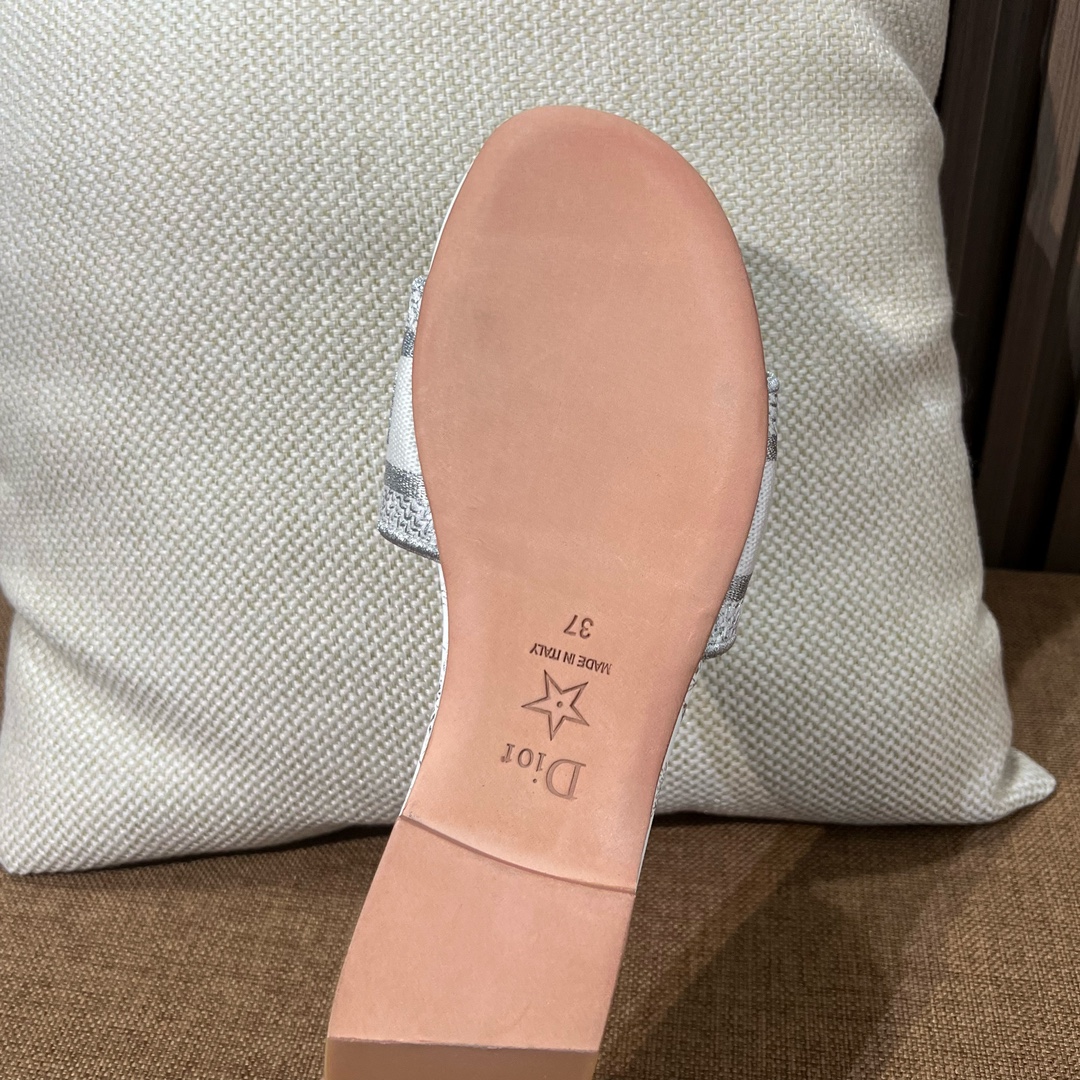 디올 자수 캔버스 슬리퍼 141796 썸네일 이미지
