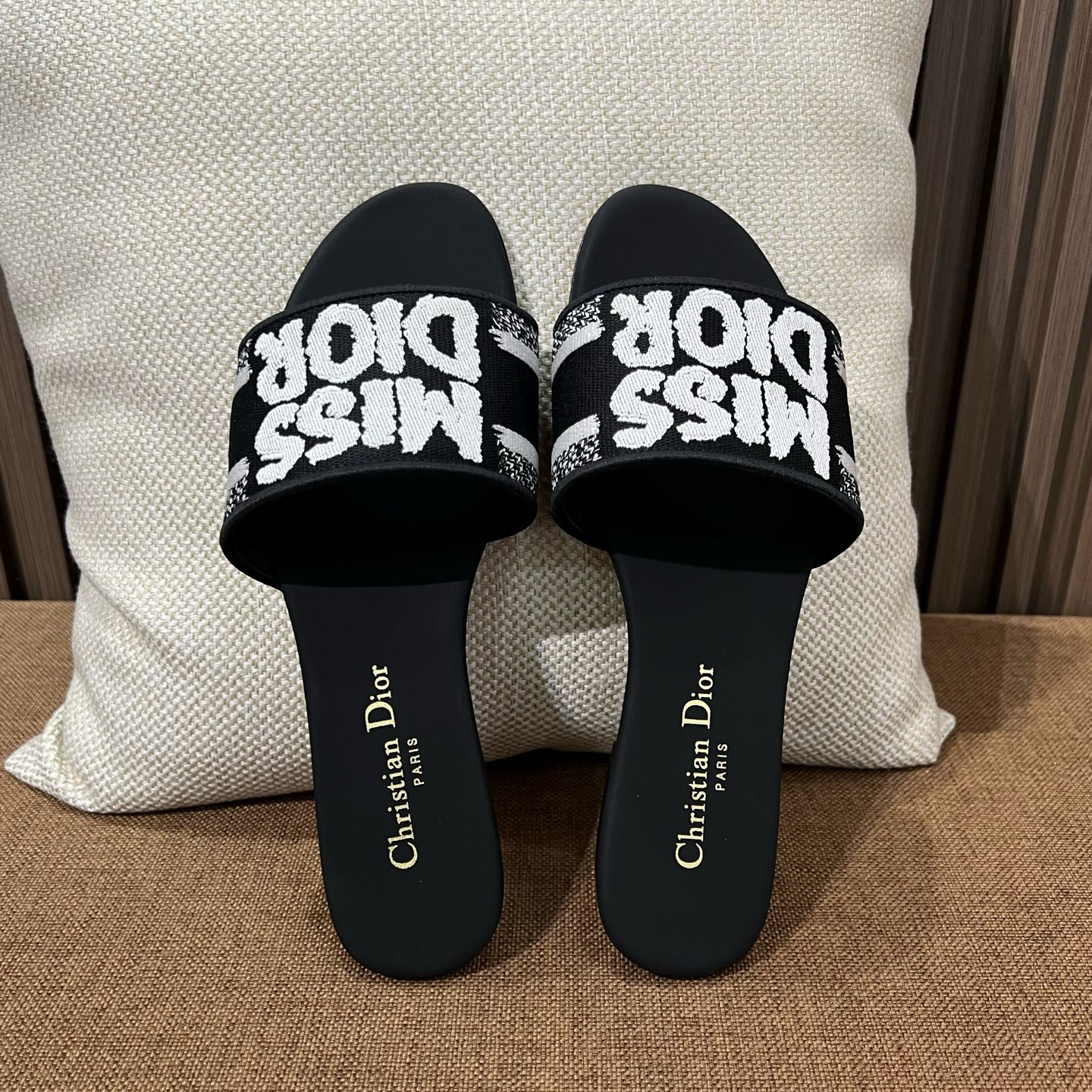 디올 자수 캔버스 샌들 141781