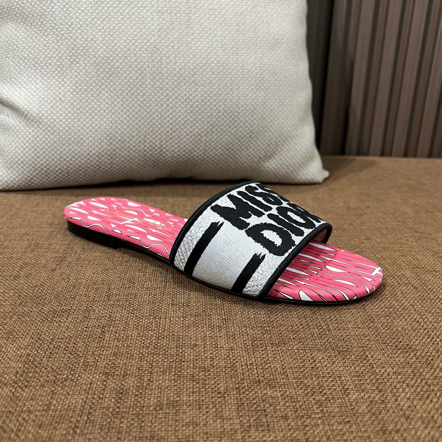 디올 자수 캔버스 샌들 141778 썸네일 이미지
