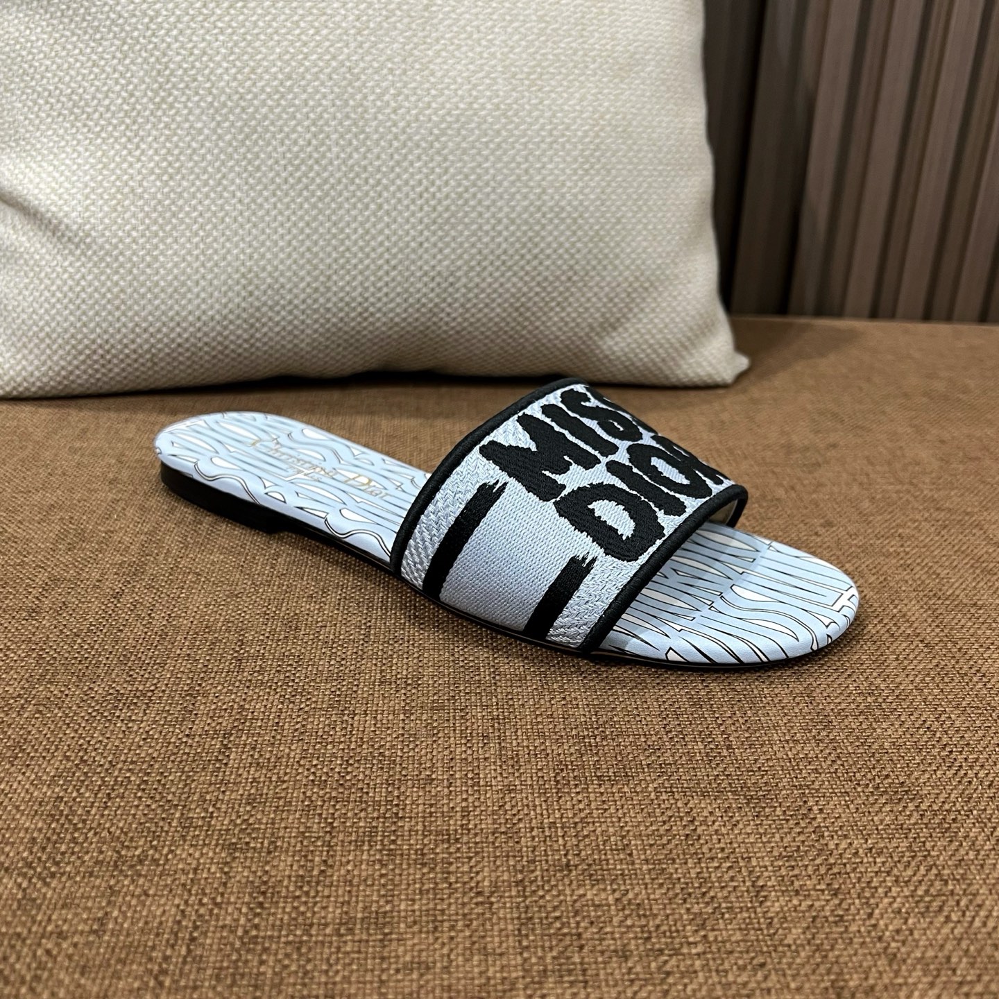 디올 자수 슬리퍼 141777 썸네일 이미지