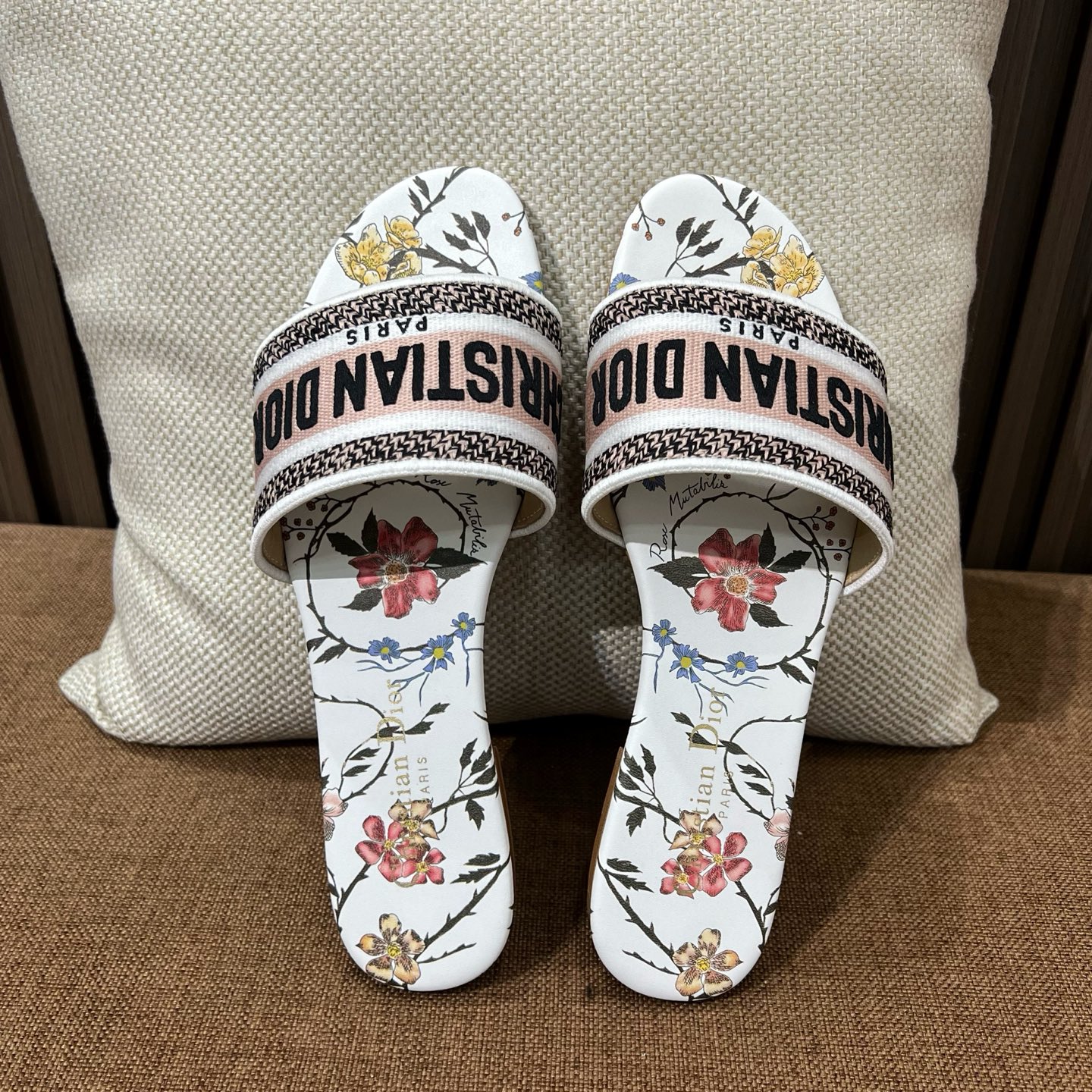 디올 자수 캔버스 샌들 141786