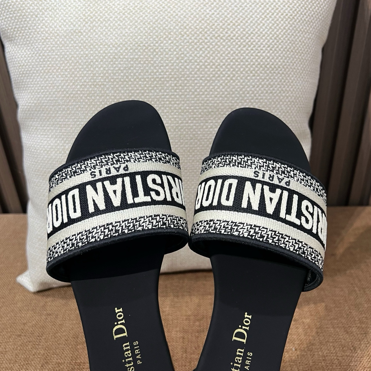 디올 자수 캔버스 샌들 141784 썸네일 이미지