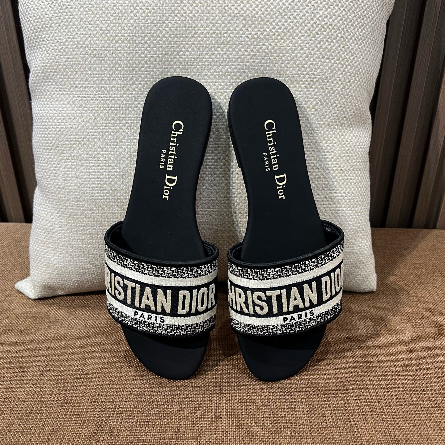 디올 자수 캔버스 샌들 141784
