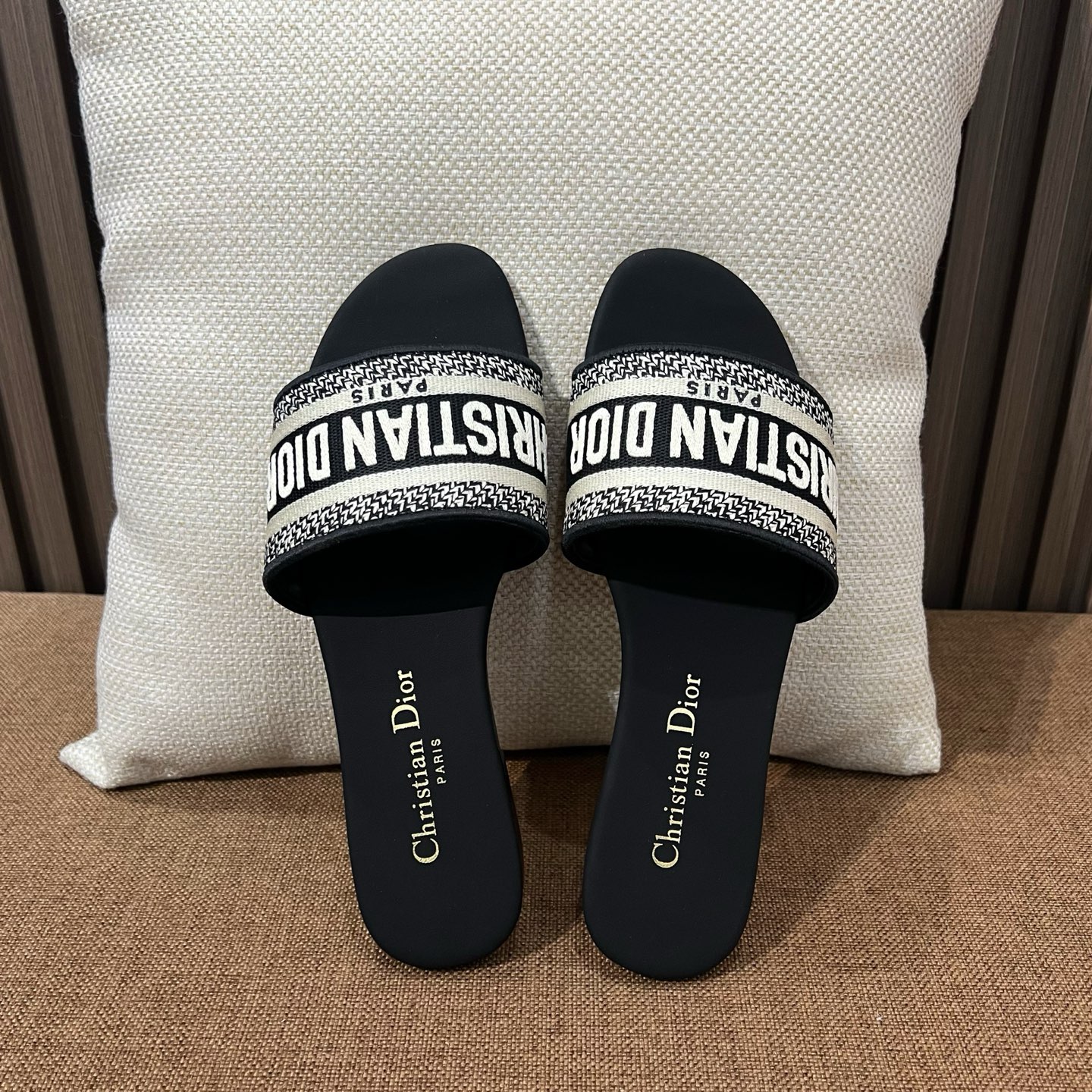 디올 자수 캔버스 샌들 141784 썸네일 이미지