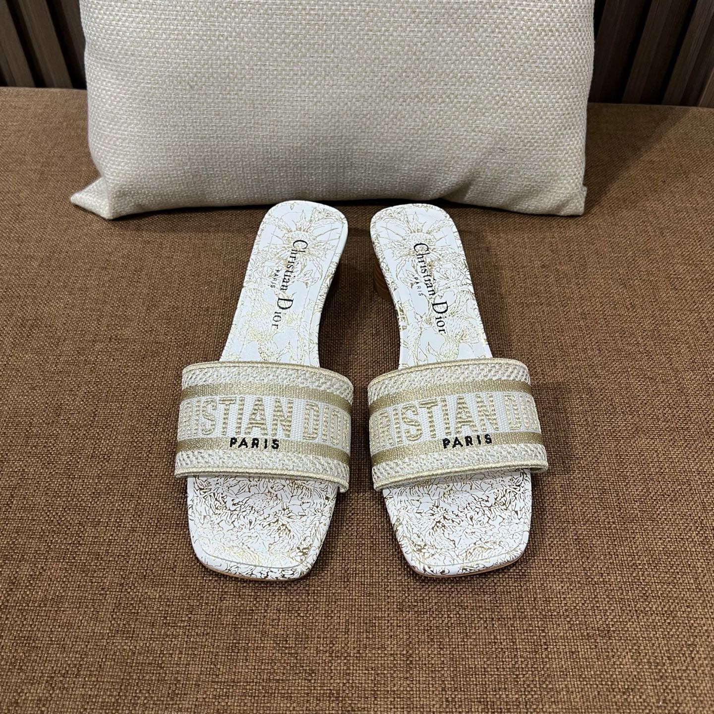 디올 자수 캔버스 라운드힐 샌들 141768